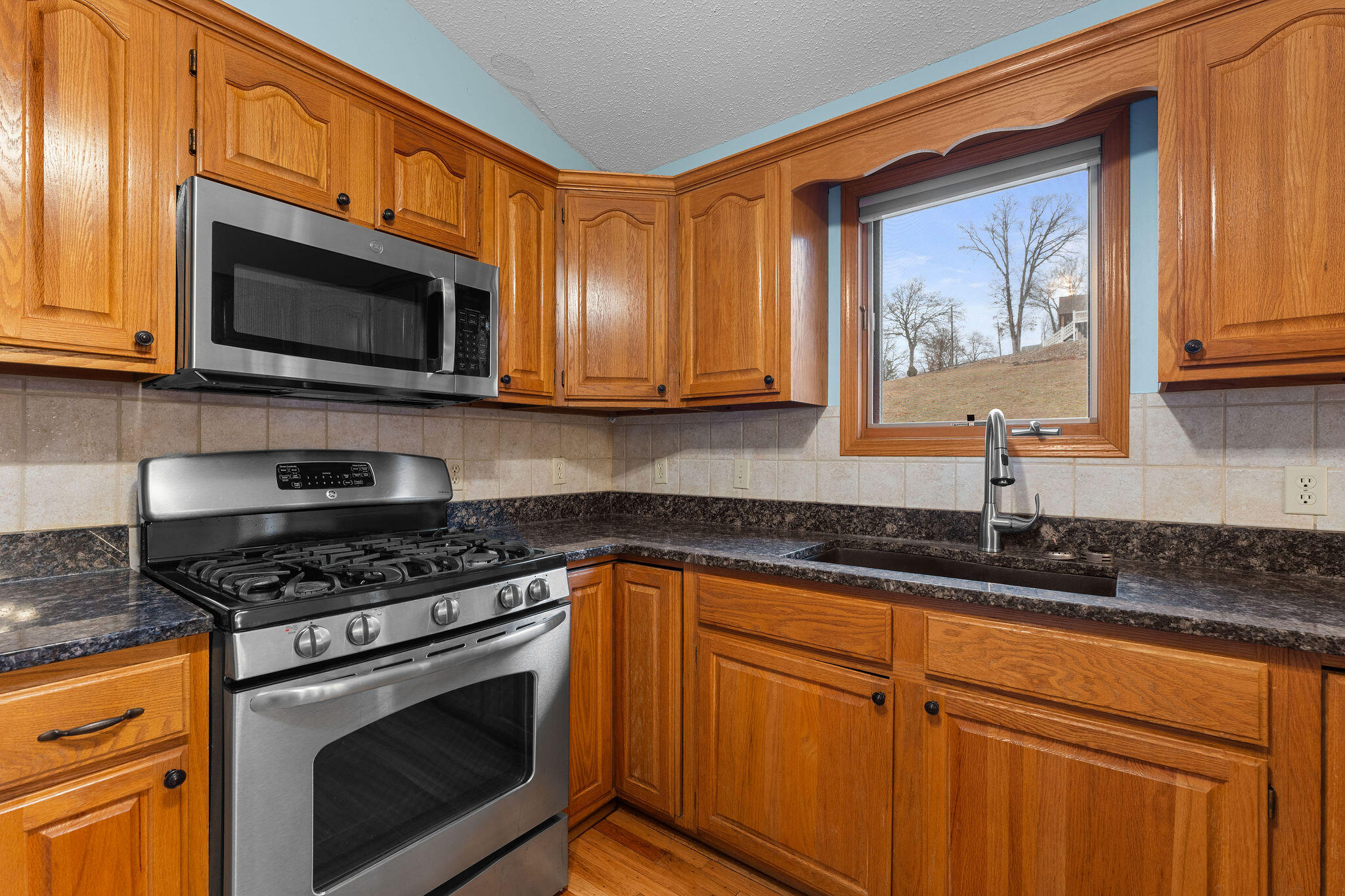 916 Skyview Drive Property Photo 11