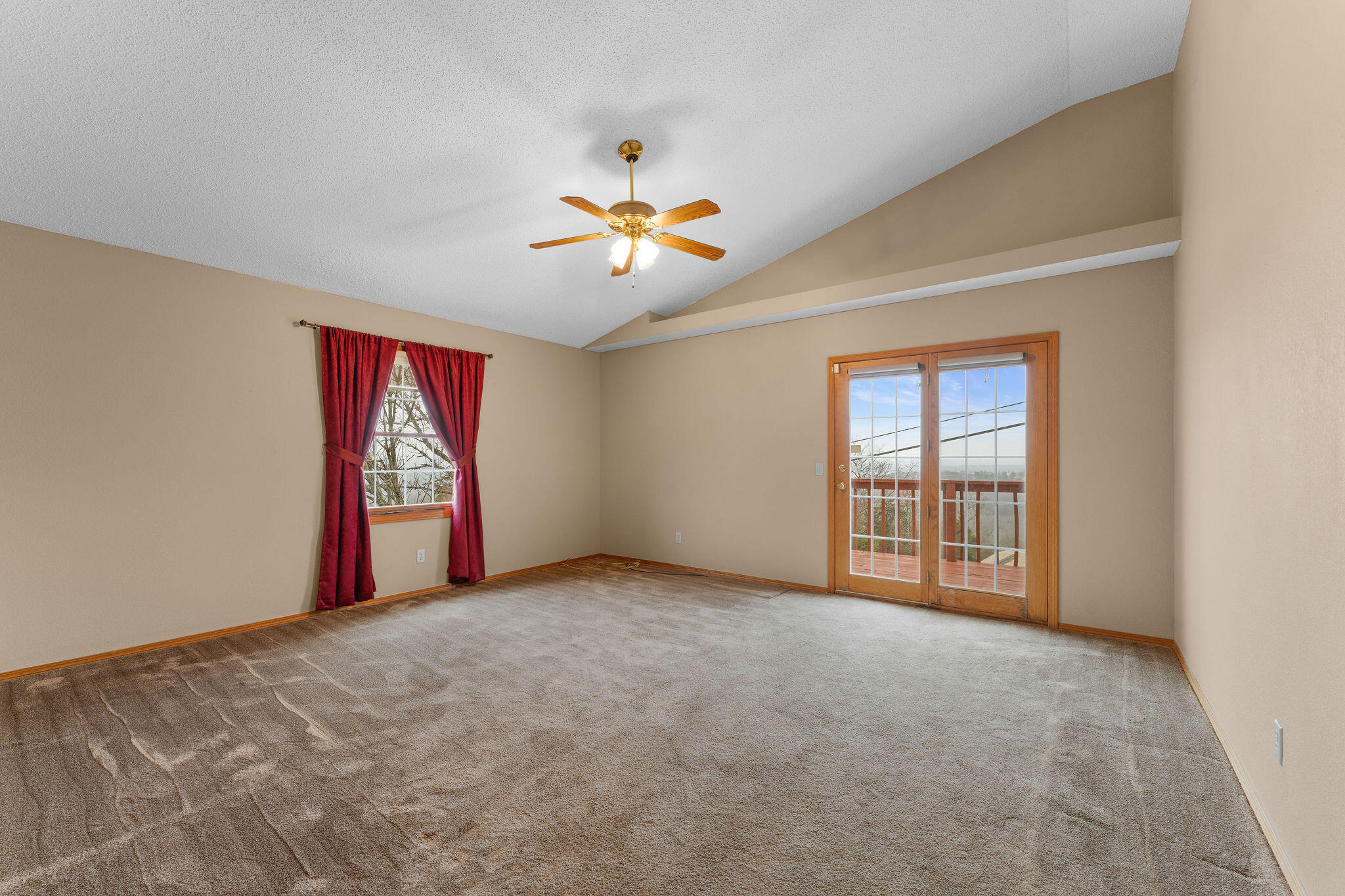 916 Skyview Drive Property Photo 13