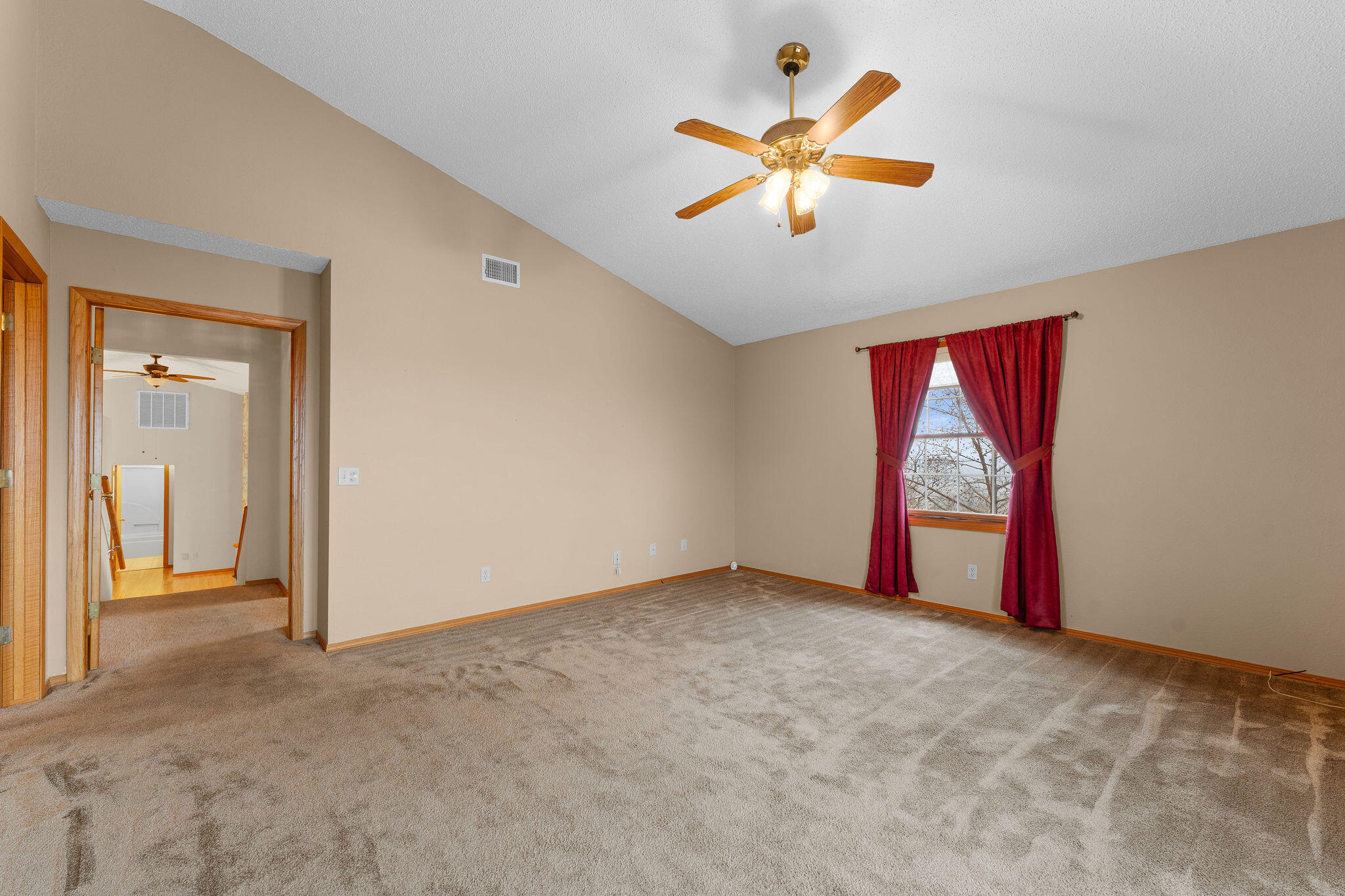 916 Skyview Drive Property Photo 14