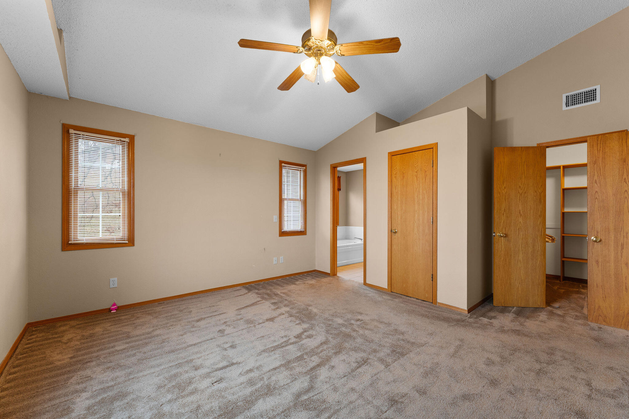 916 Skyview Drive Property Photo 16