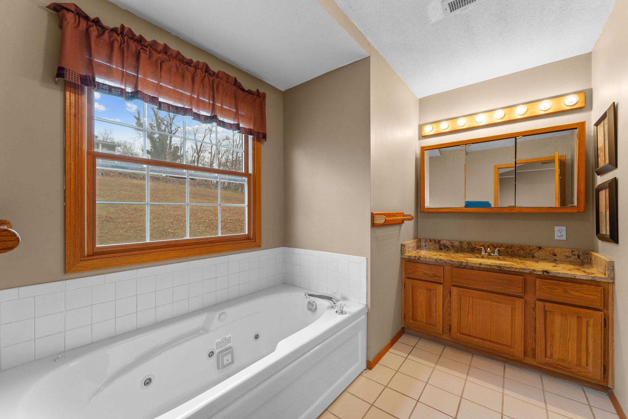916 Skyview Drive Property Photo 17