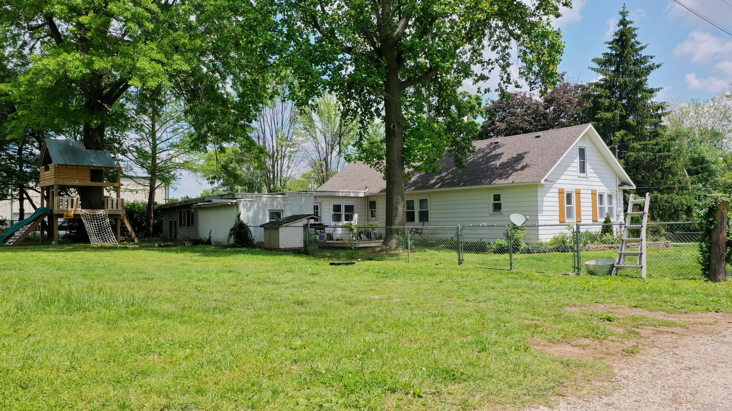 217 North Miller Avenue Property Photo 38