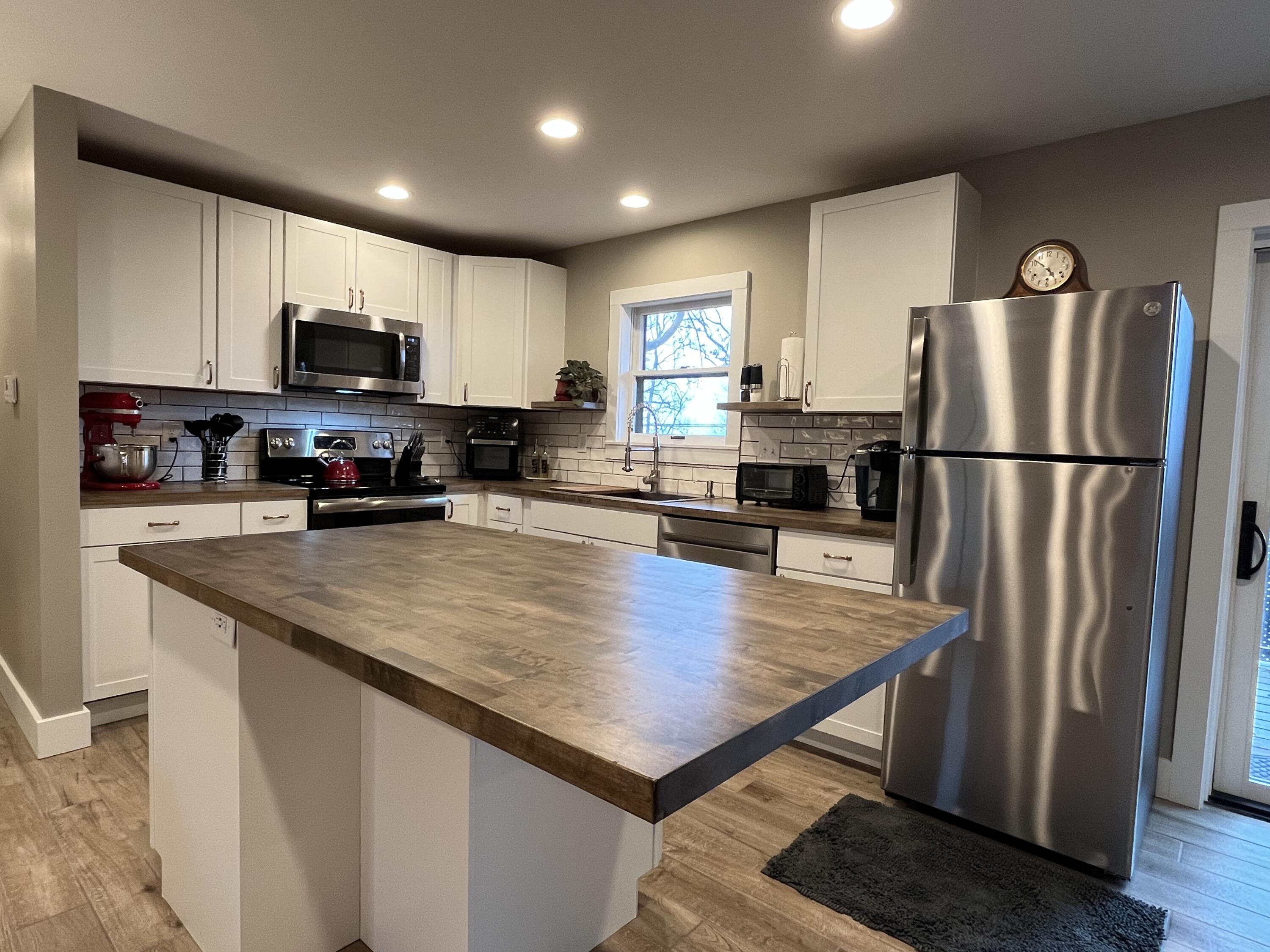 1801 Boswell Avenue Property Photo 3
