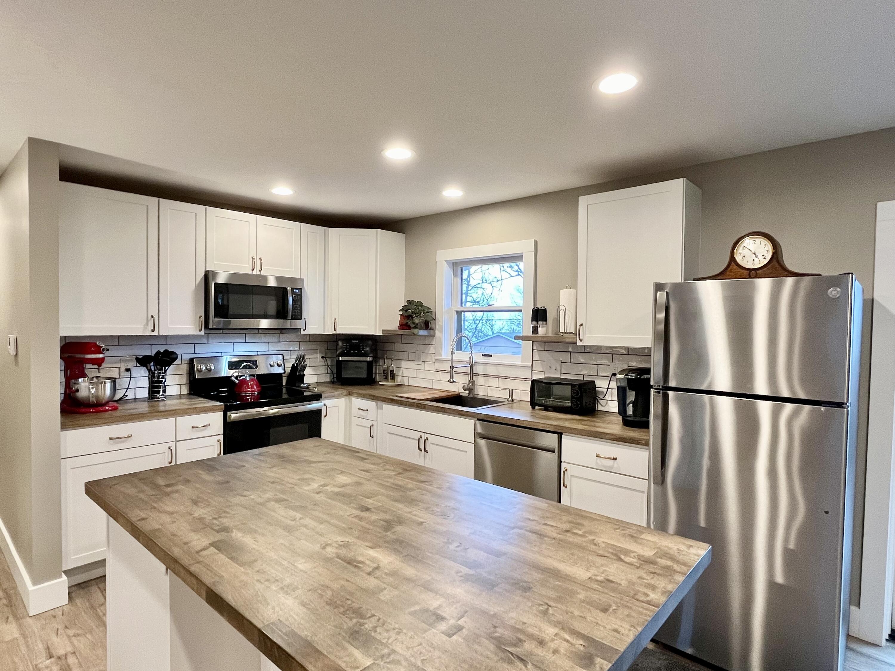 1801 Boswell Avenue Property Photo 4