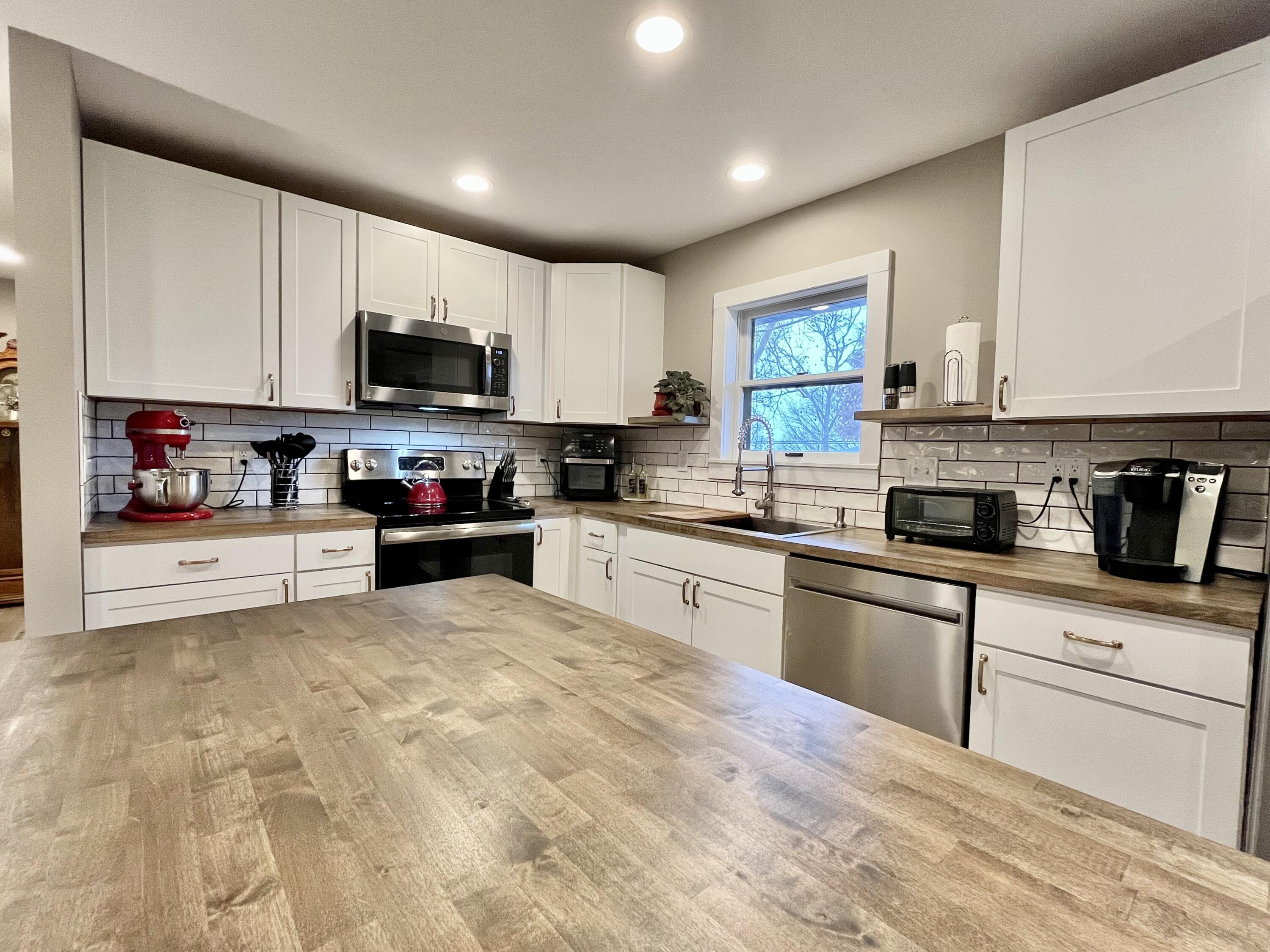 1801 Boswell Avenue Property Photo 6