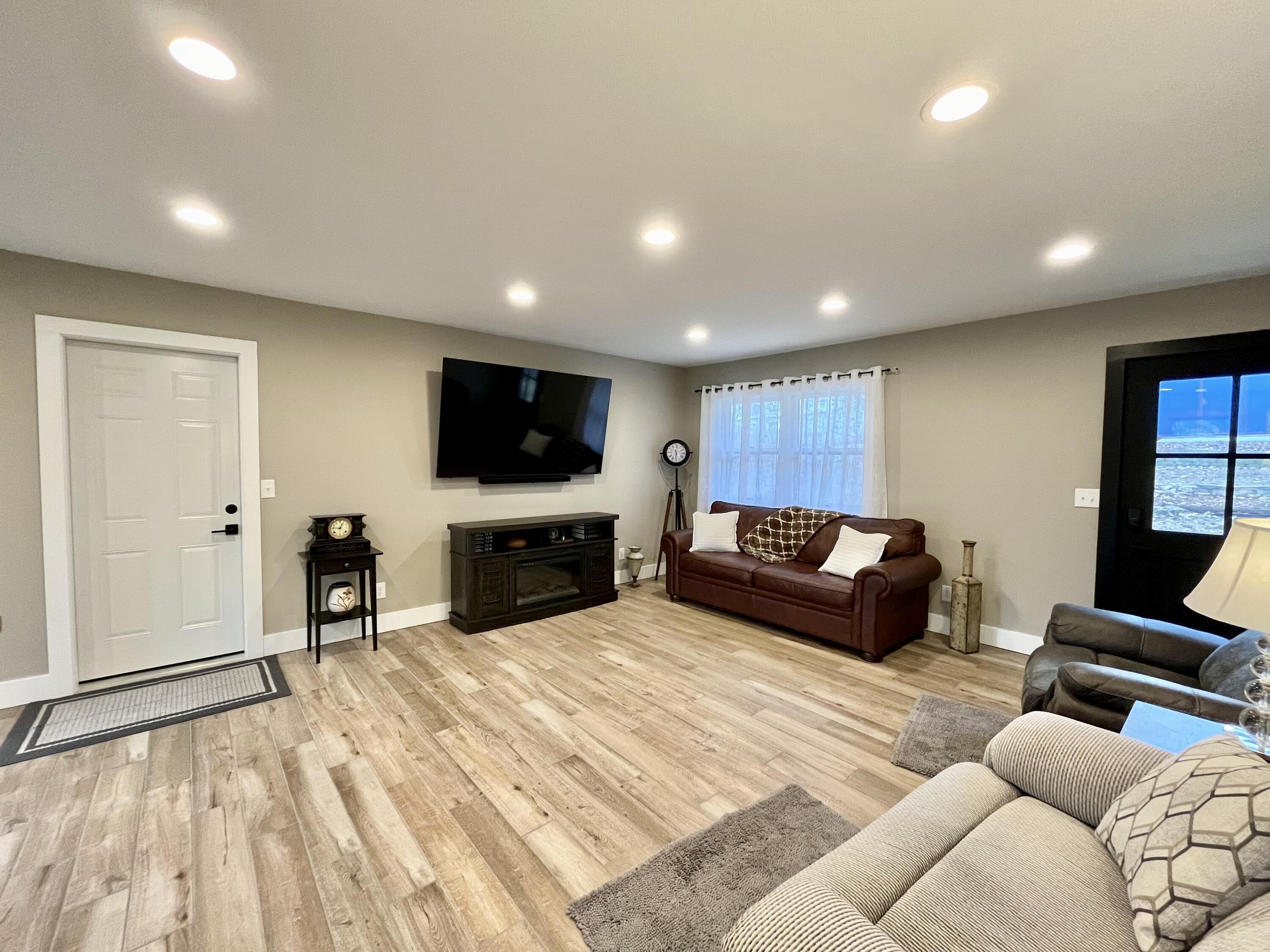 1801 Boswell Avenue Property Photo 16