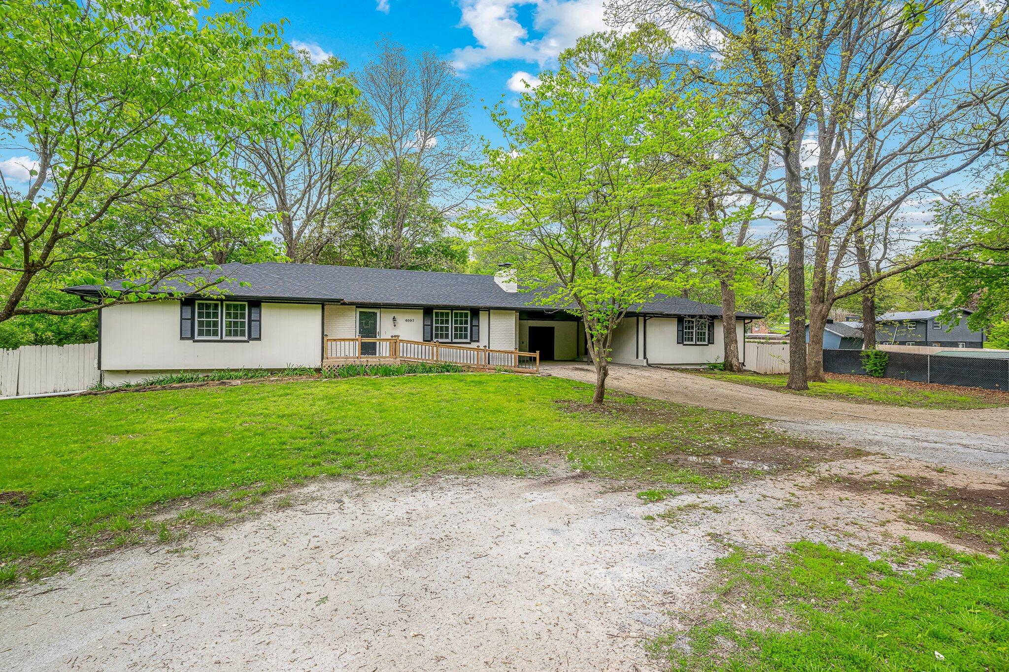 4607 South Chrisman Avenue Property Photo 3