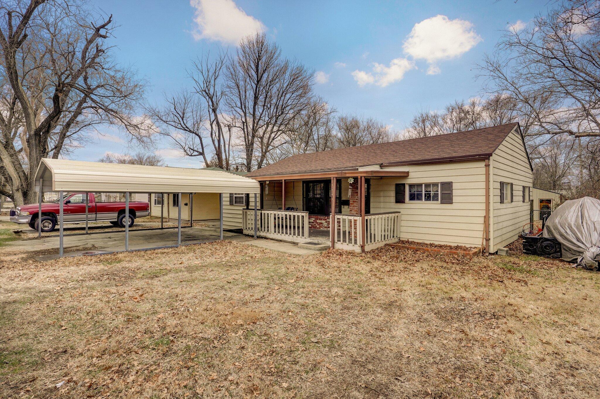 1541 East Talmage Street Property Photo 2