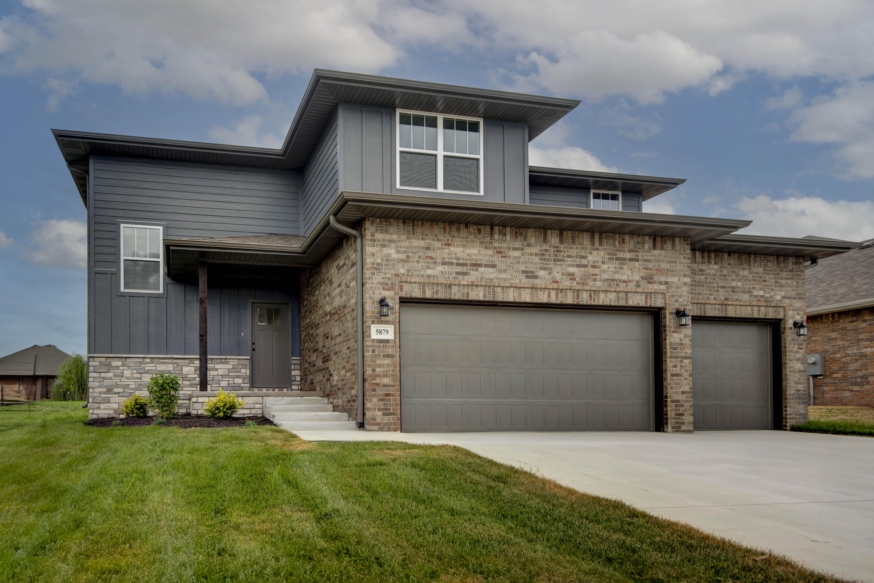 5879 South Canterbury Lane
