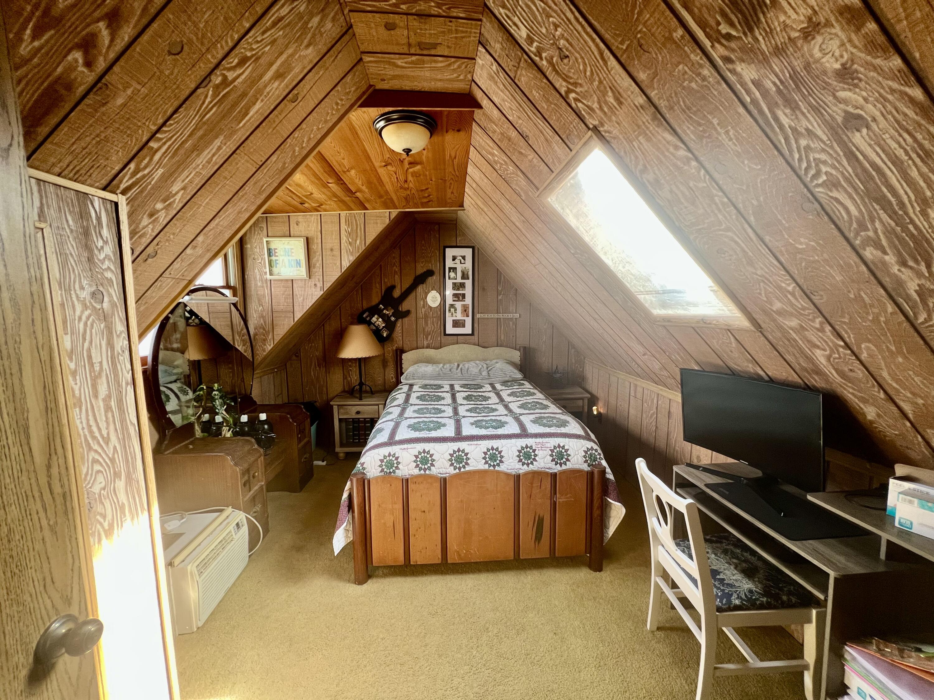 9488 North Farm Road 81 Property Photo 16