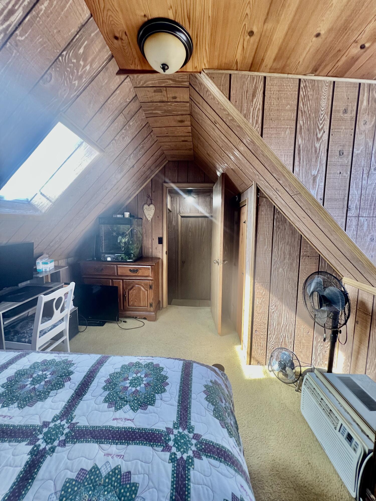 9488 North Farm Road 81 Property Photo 17