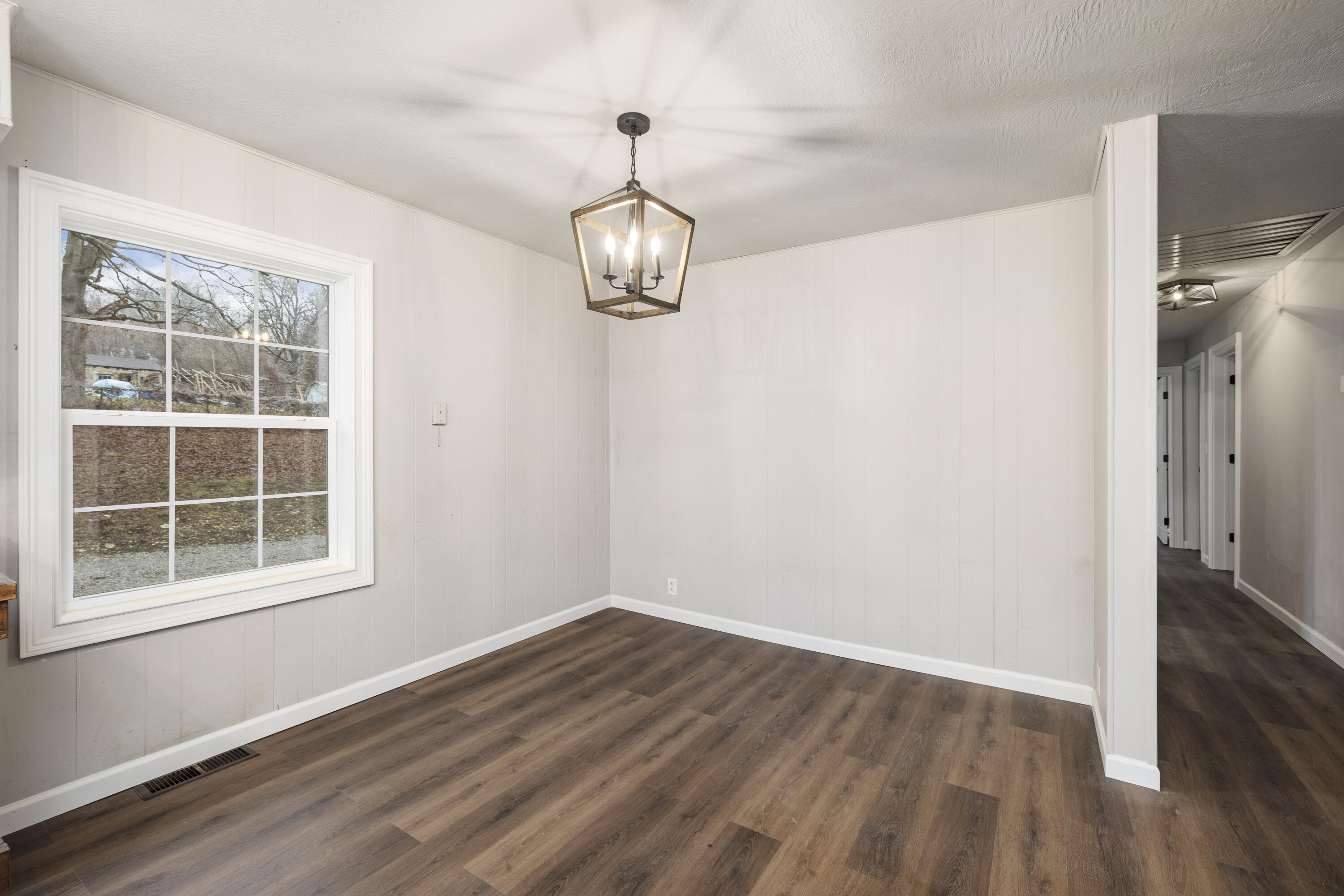 502 Graham Avenue Property Photo 5