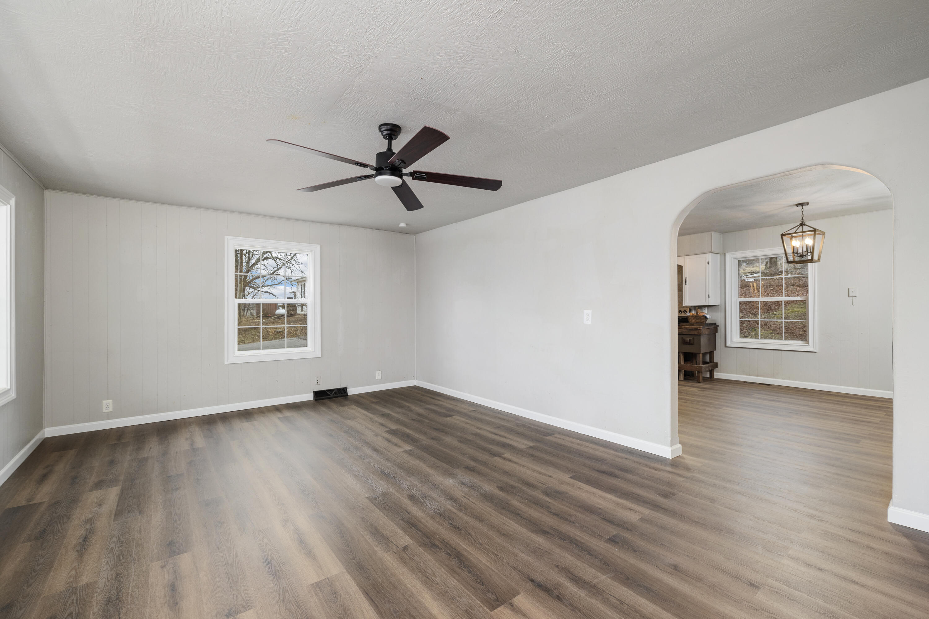 502 Graham Avenue Property Photo 6