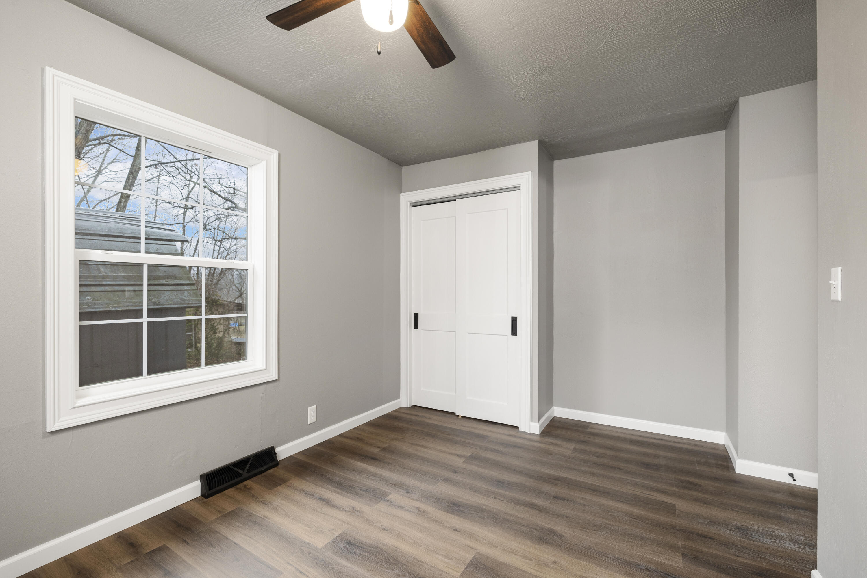 502 Graham Avenue Property Photo 9
