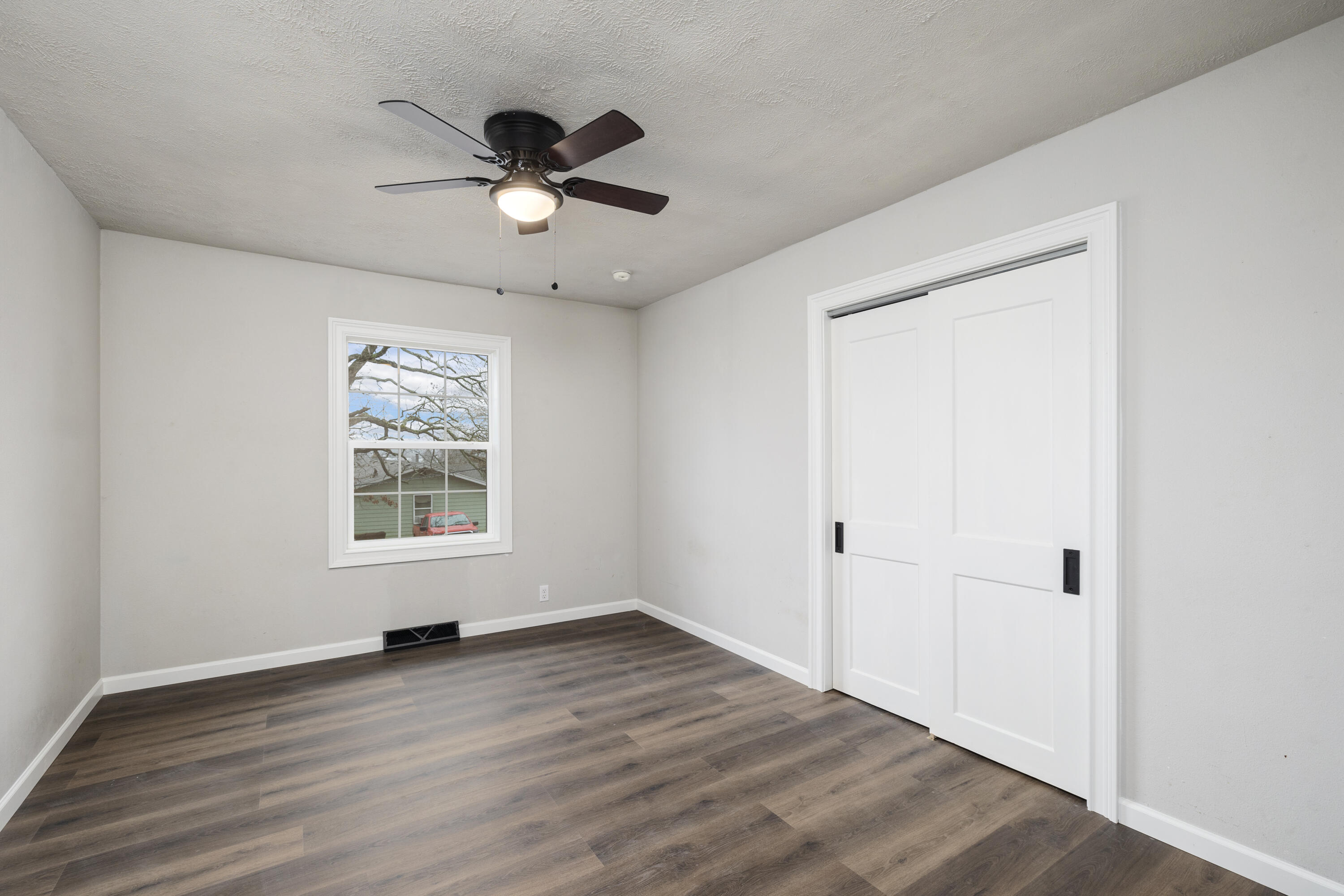 502 Graham Avenue Property Photo 12