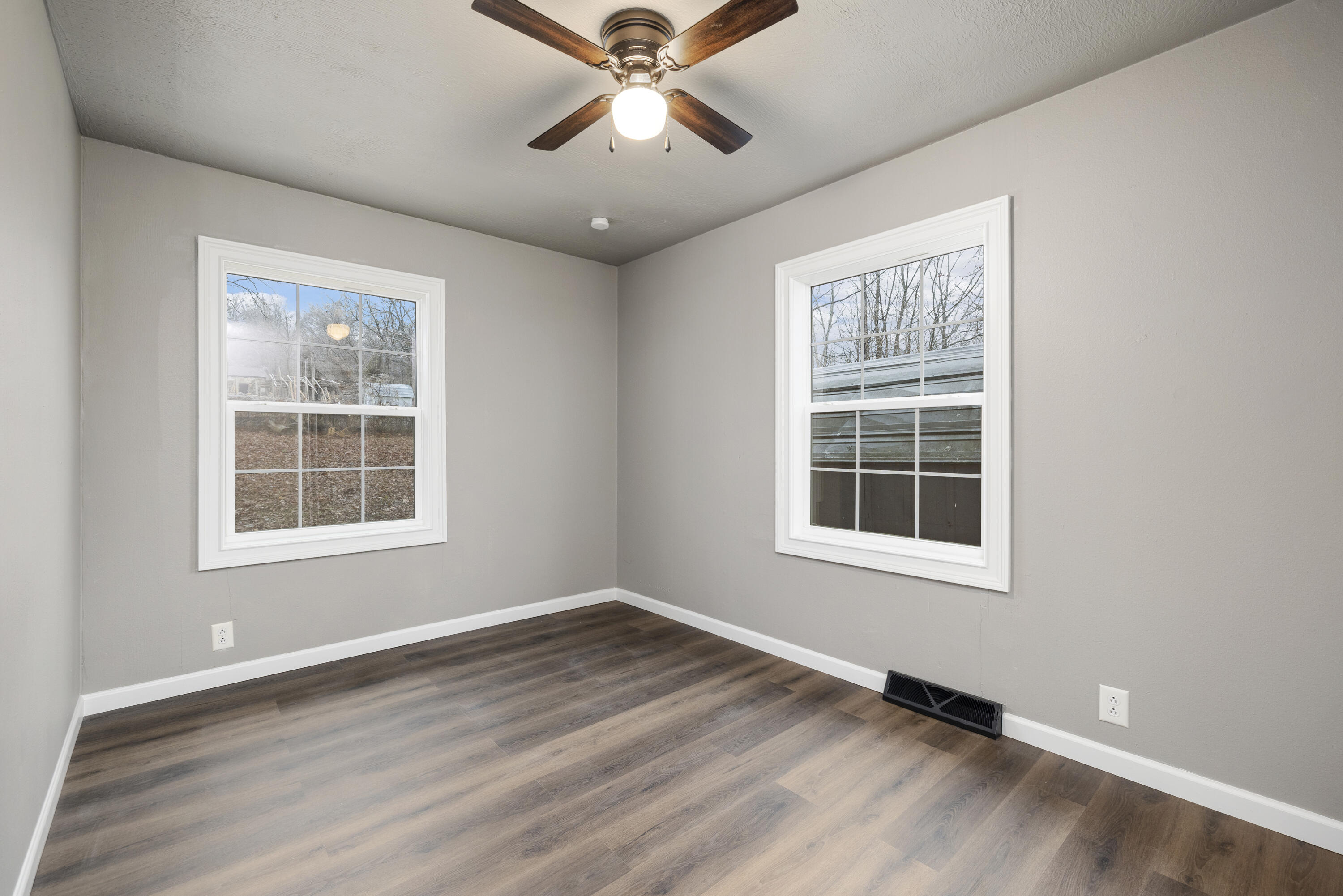 502 Graham Avenue Property Photo 14