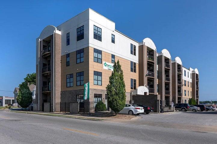 623 West Walnut Street Property Photo