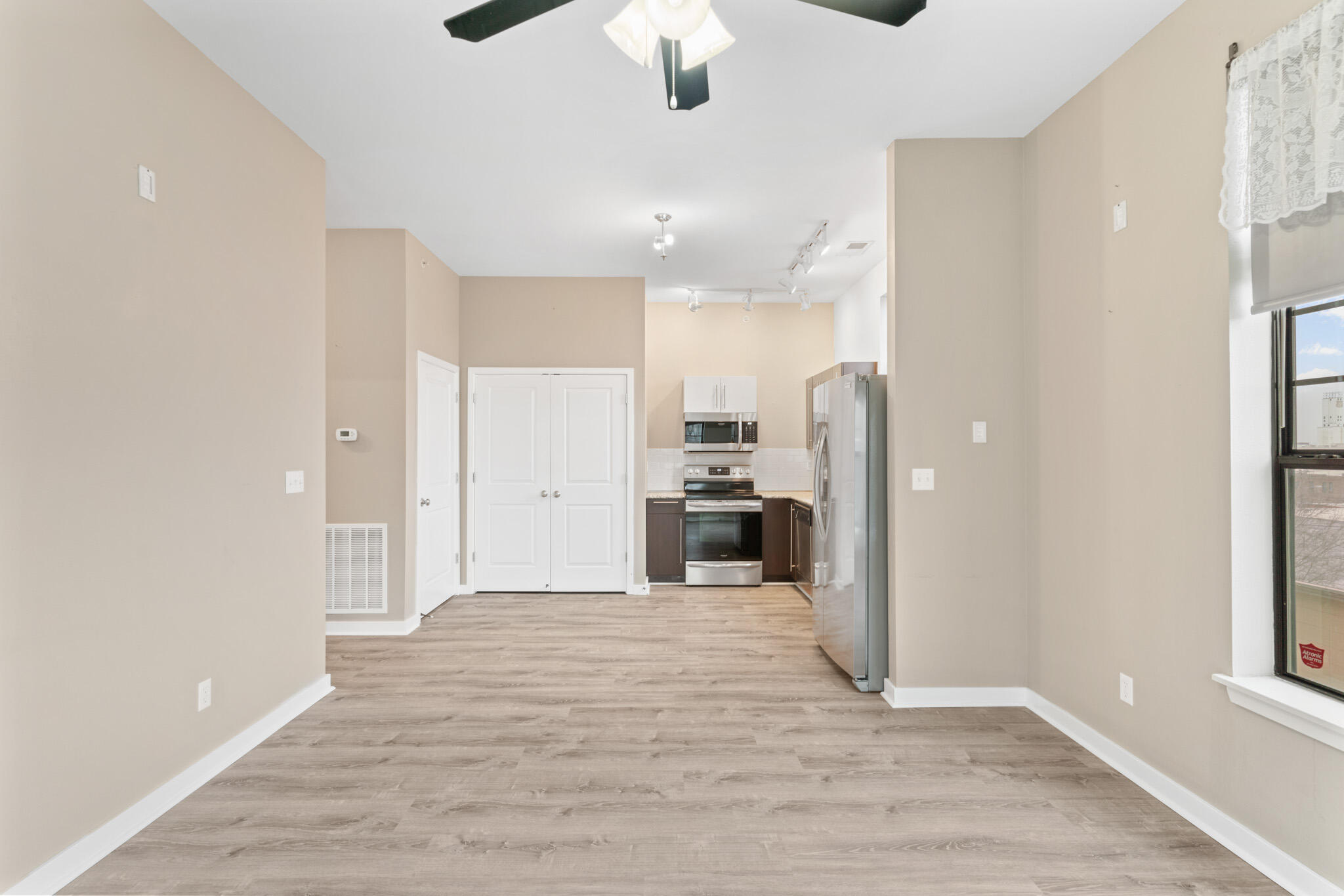 623 West Walnut Street Property Photo 8