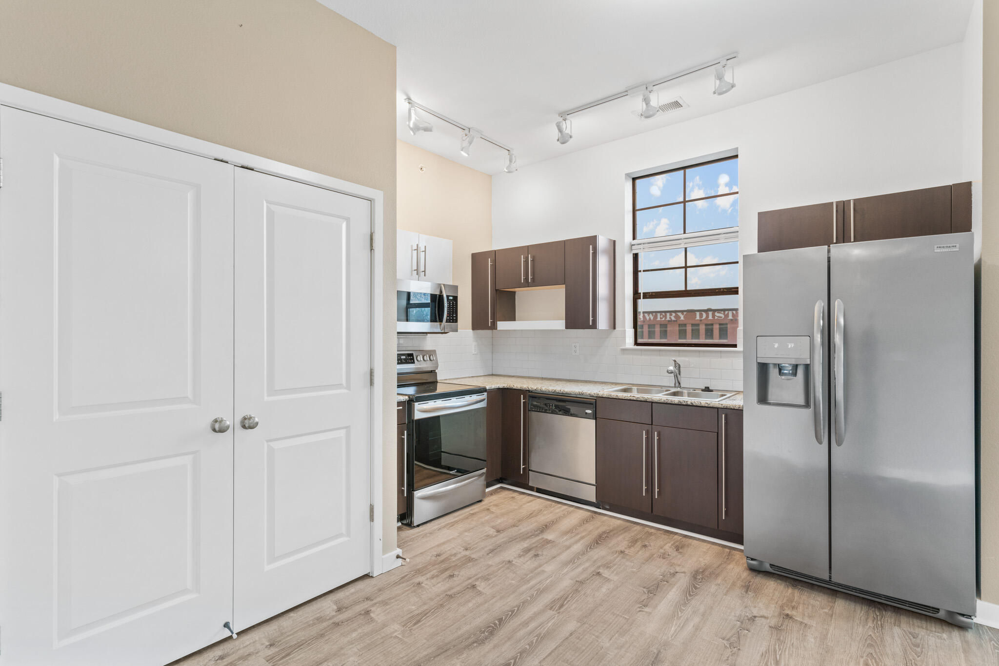 623 West Walnut Street Property Photo 11