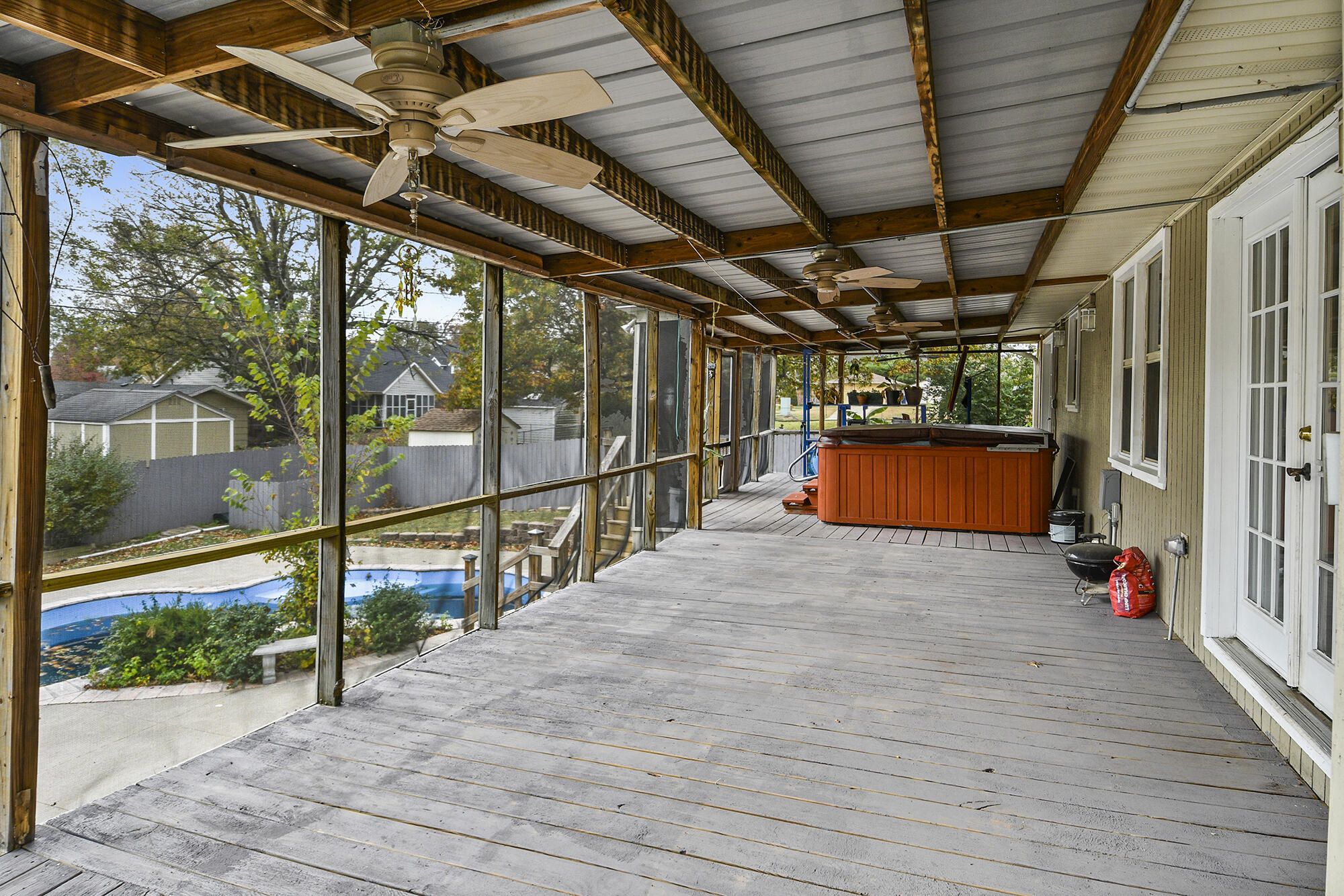 2840 East Linwood Street Property Photo 5