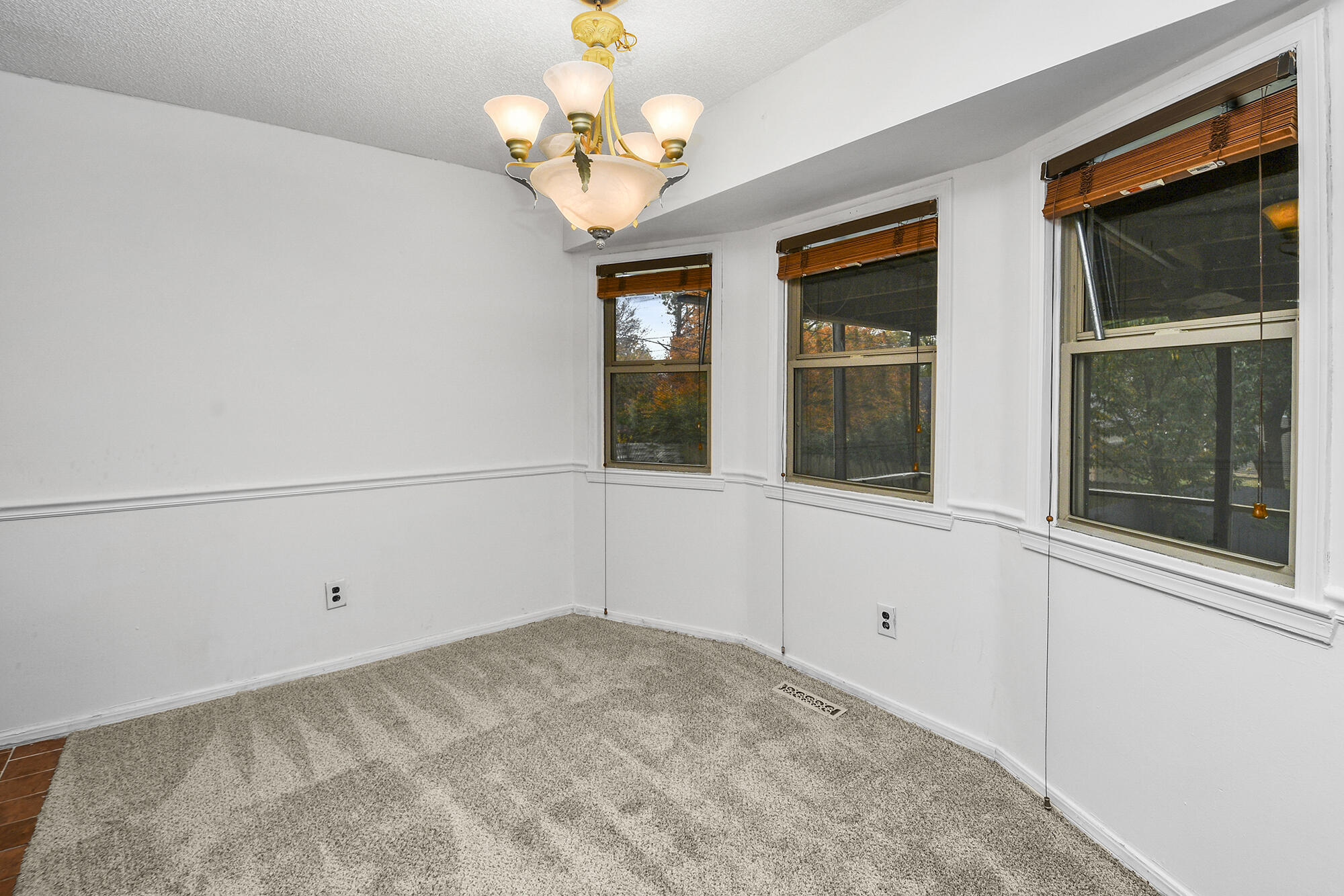 2840 East Linwood Street Property Photo 9
