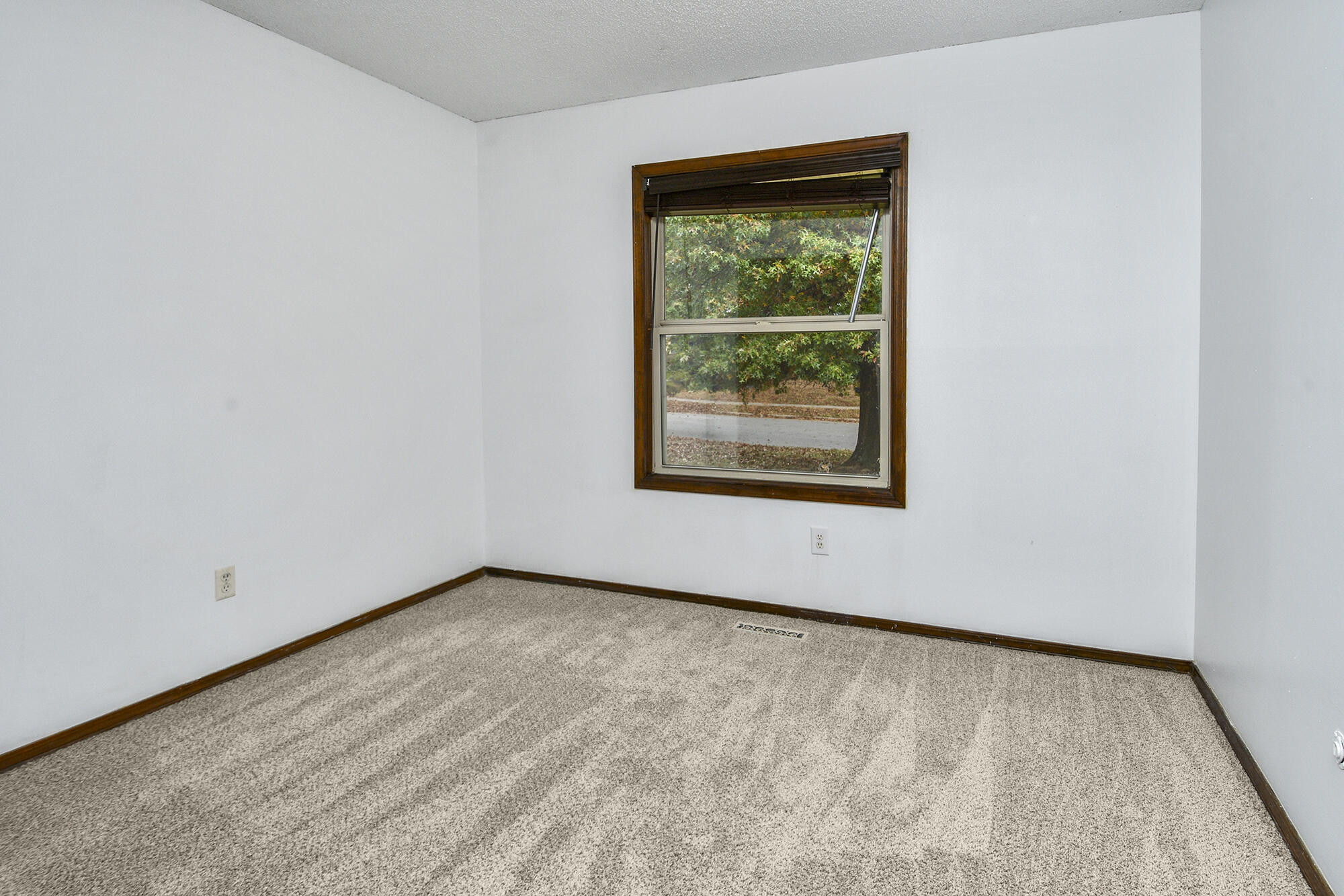 2840 East Linwood Street Property Photo 19