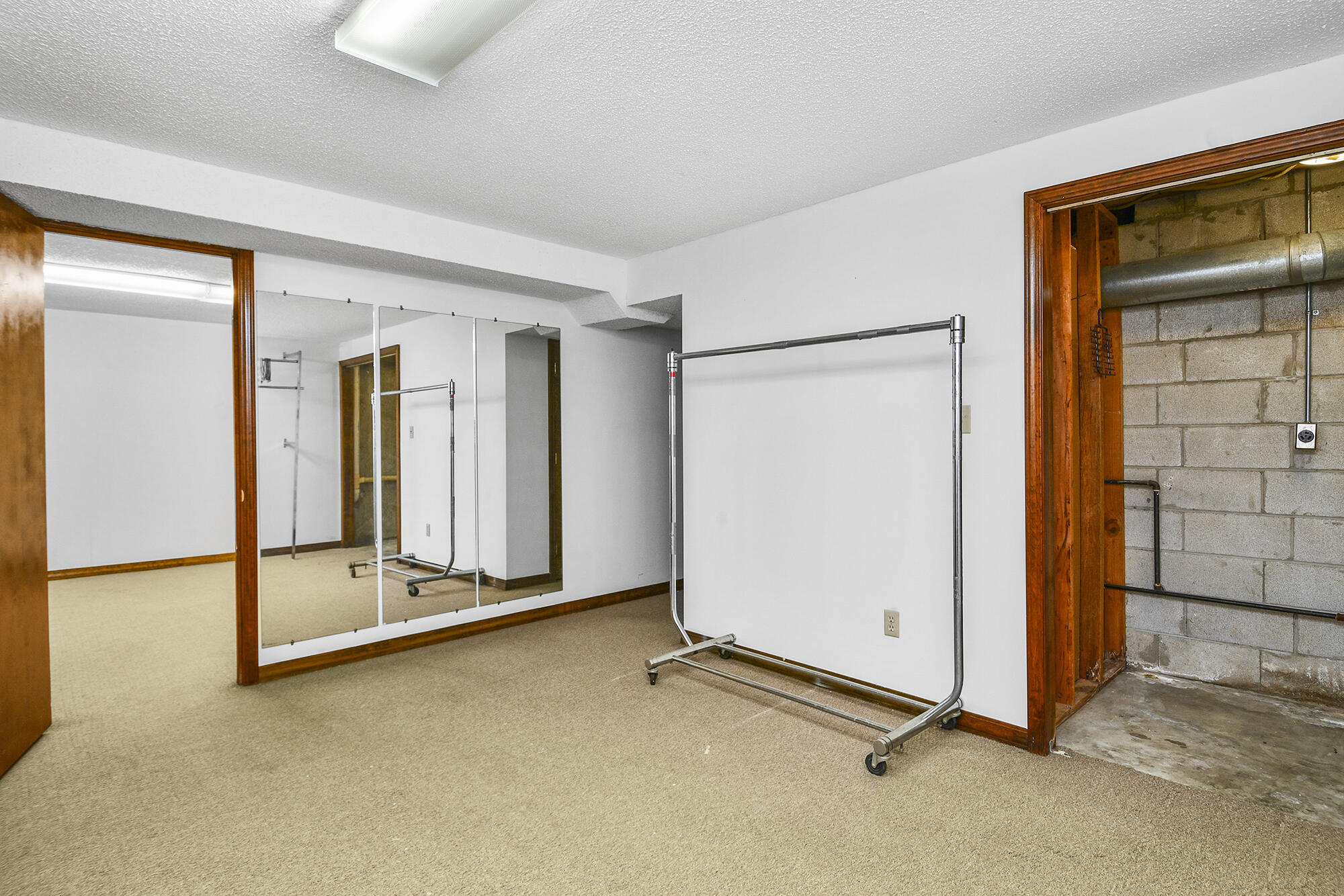 2840 East Linwood Street Property Photo 32