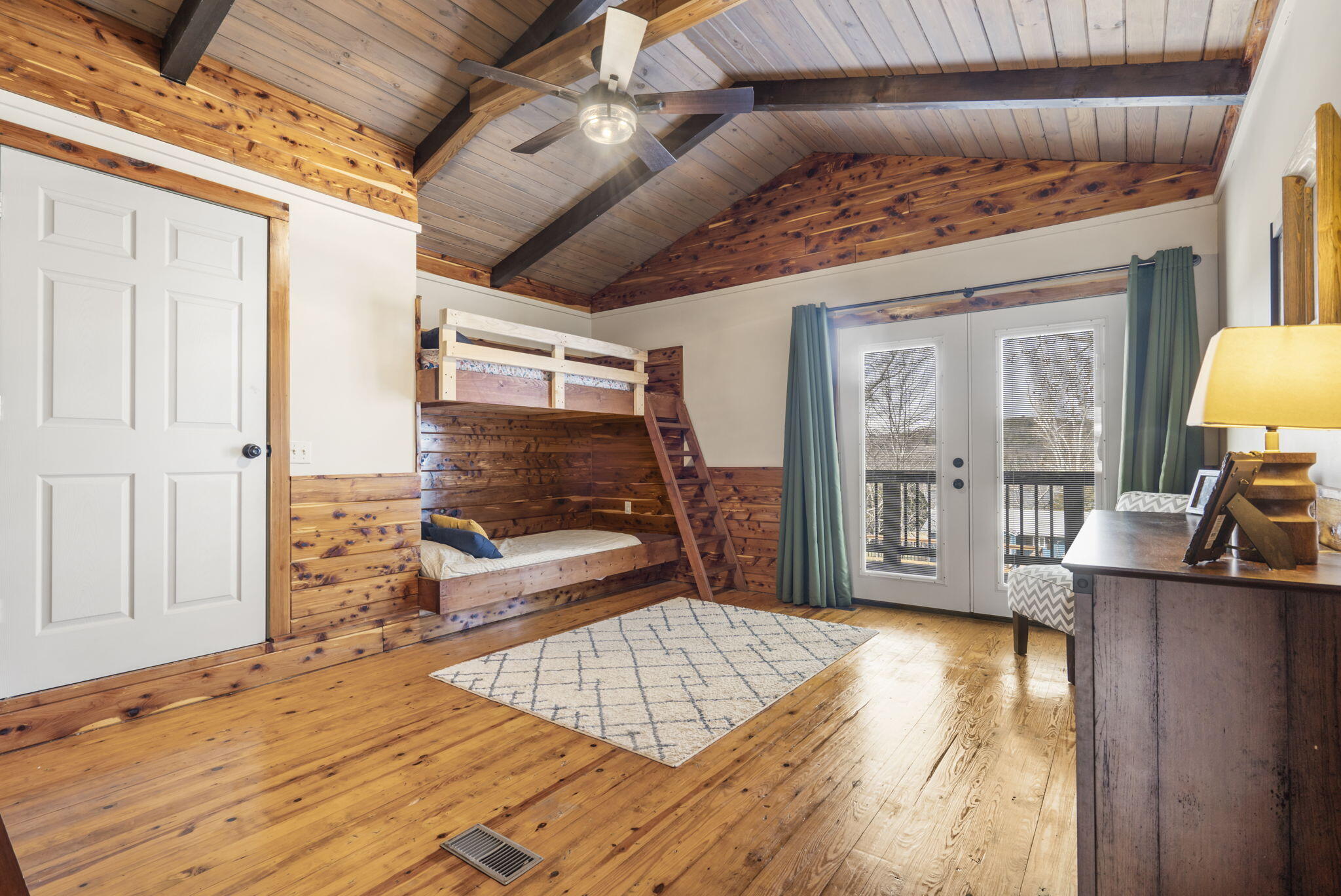 241 Nine Center Court Property Photo 28