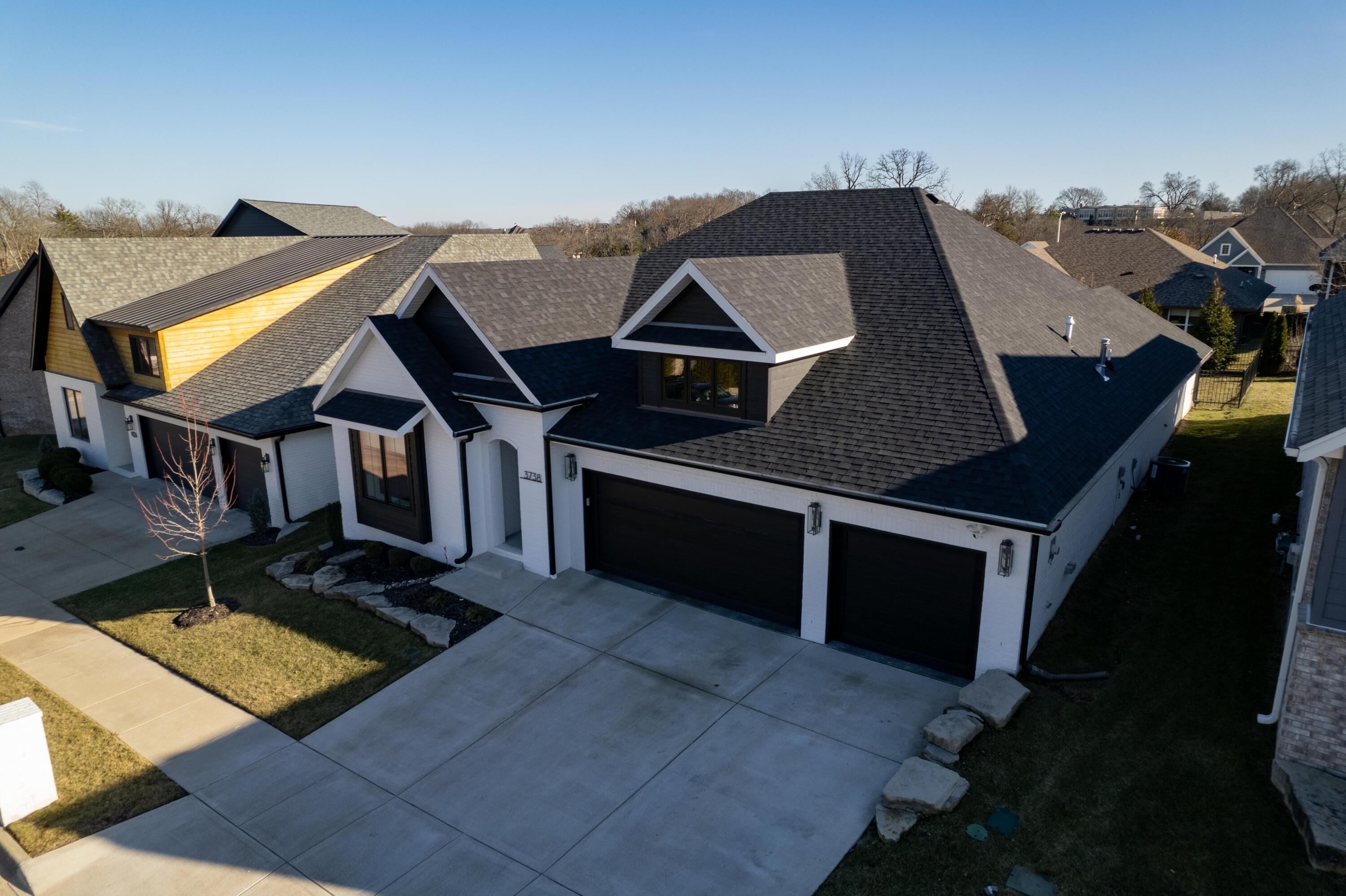 3738 East Woodhue Street Property Photo 3