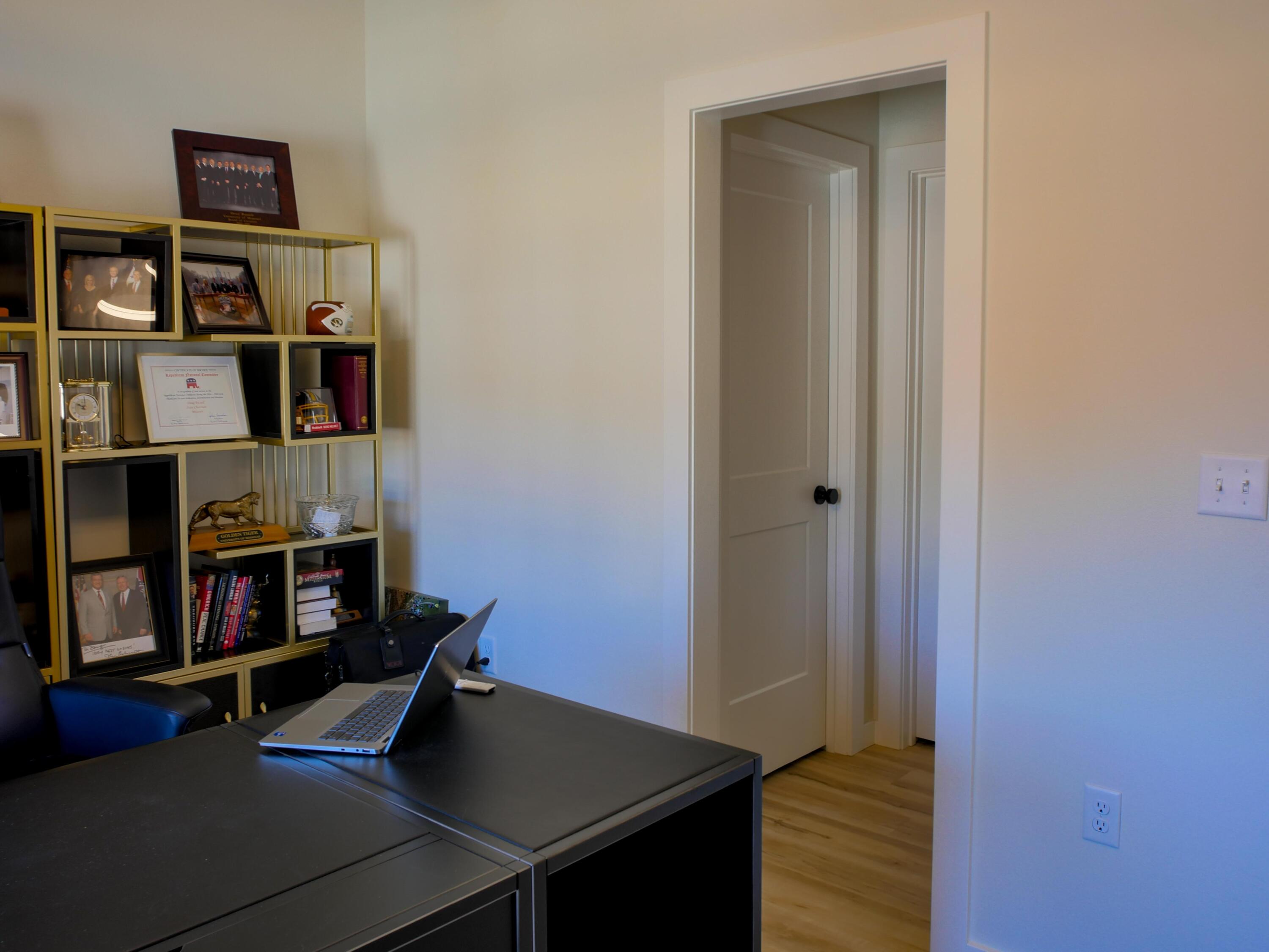3738 East Woodhue Street Property Photo 12
