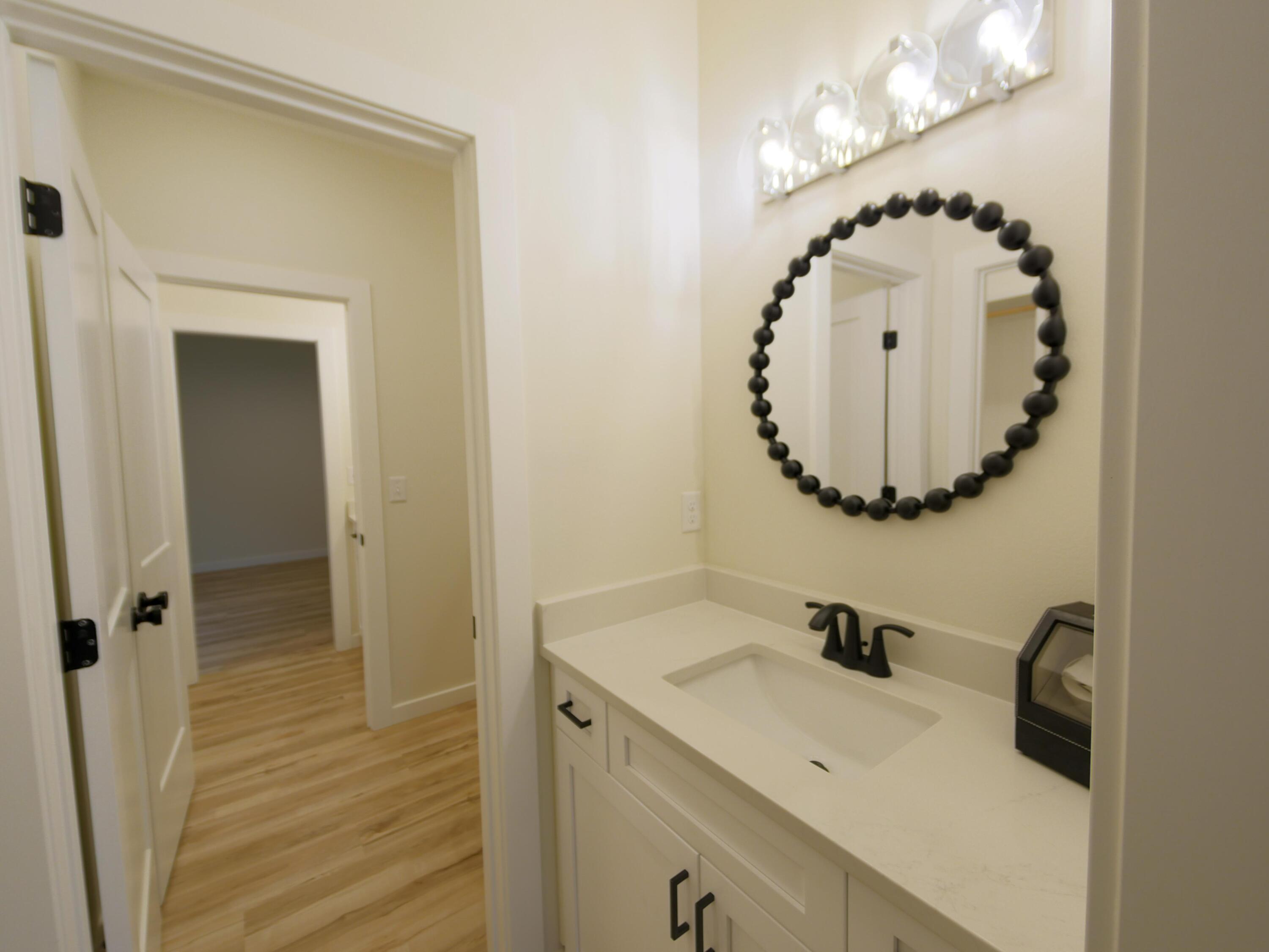 3738 East Woodhue Street Property Photo 17