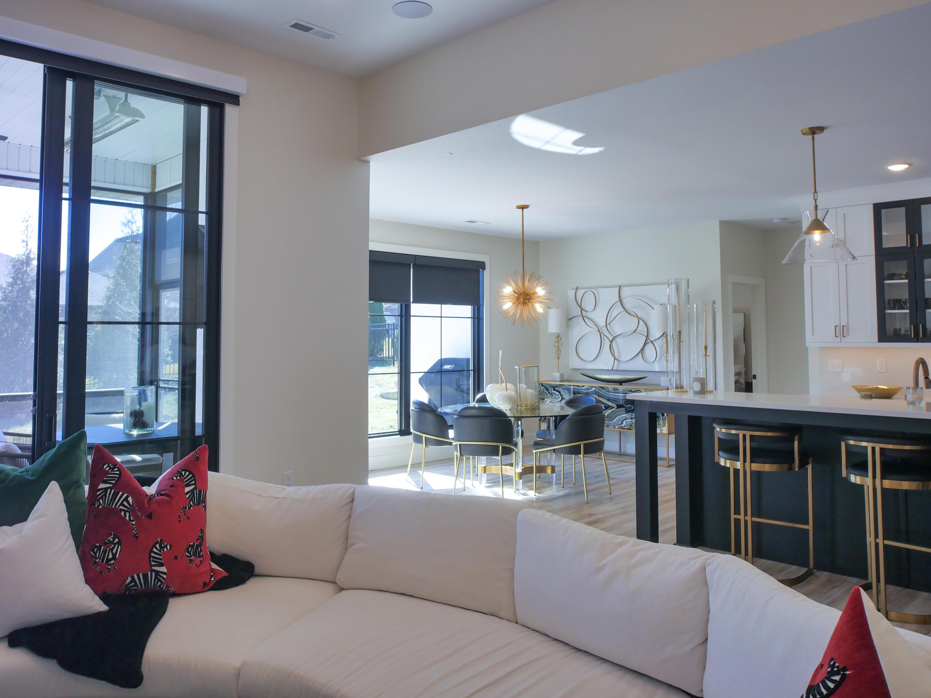 3738 East Woodhue Street Property Photo 45