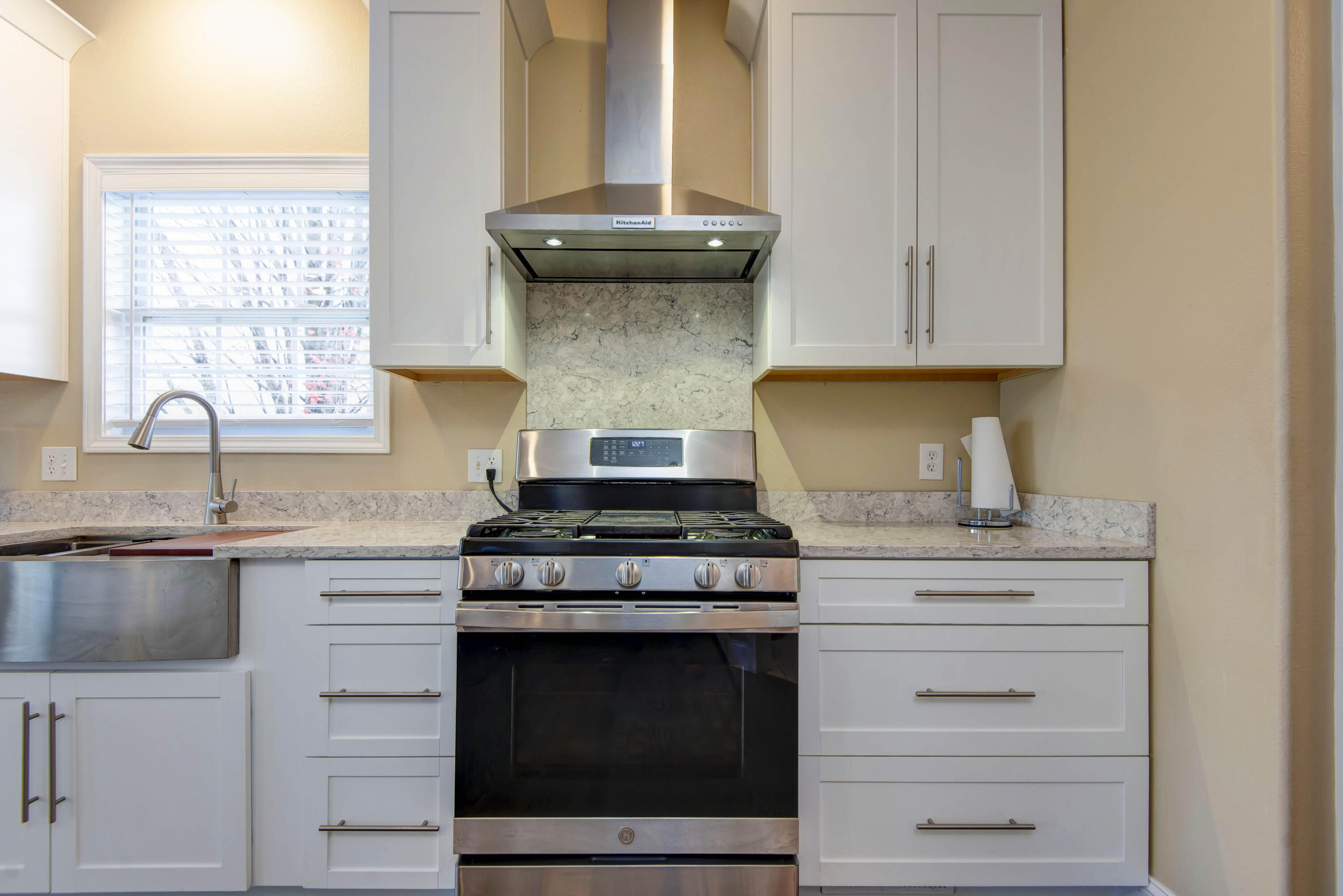 422 East Grace Street Property Photo 13