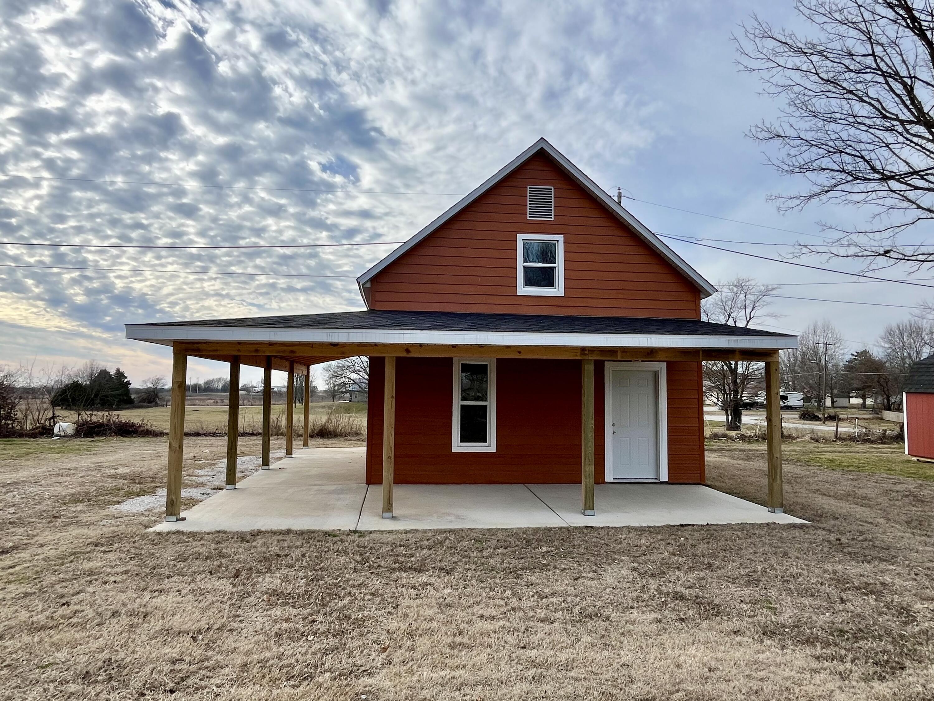 501 1 2 S Clark Avenue Property Photo 1
