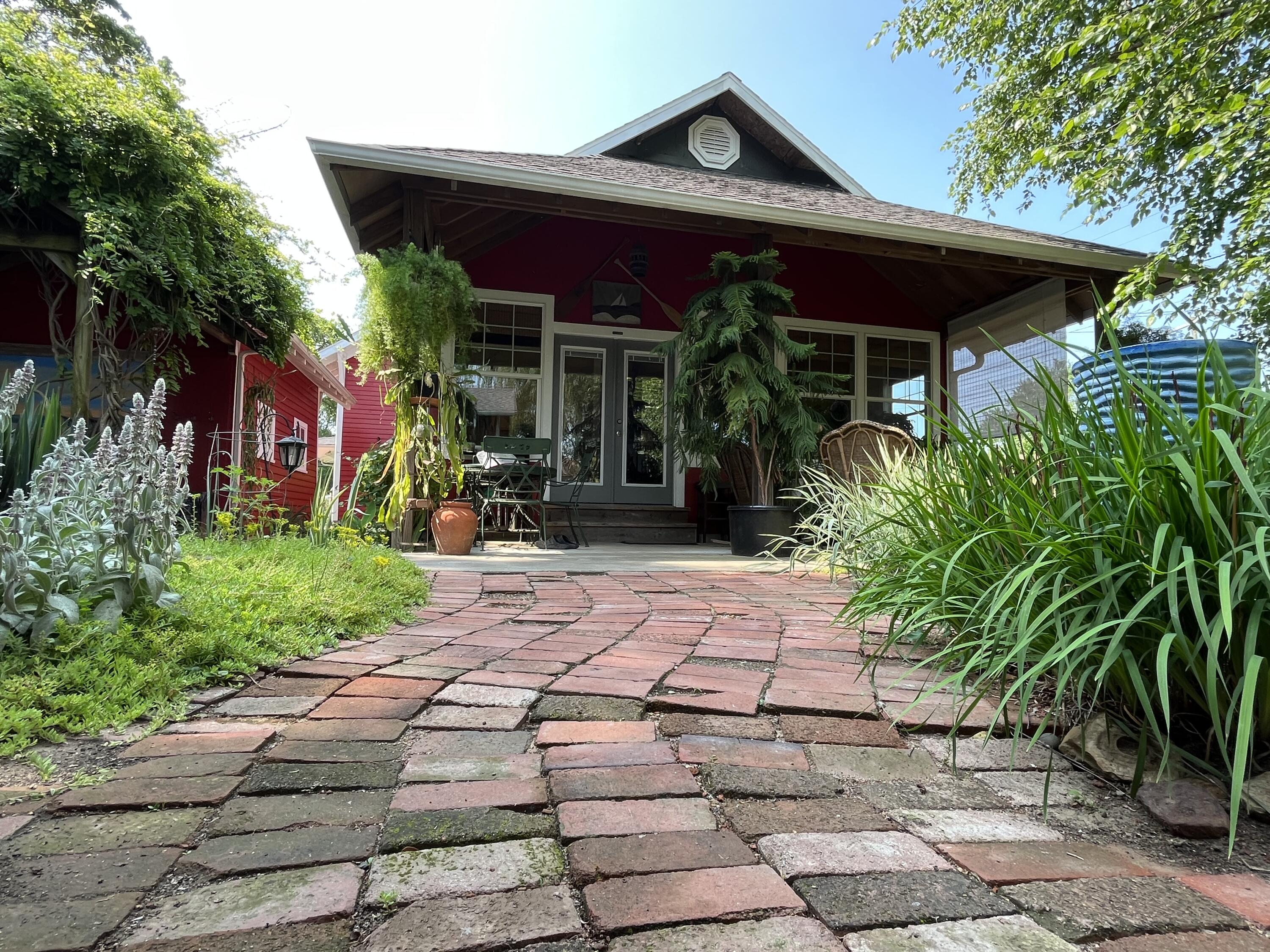 220 Barber Street Property Photo 1