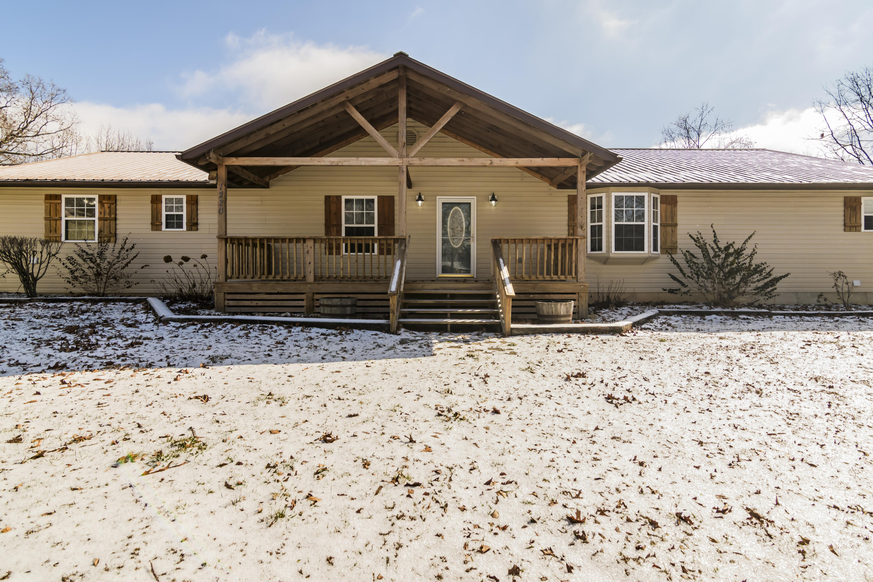 1220 South Marshfield Road Property Photo 1