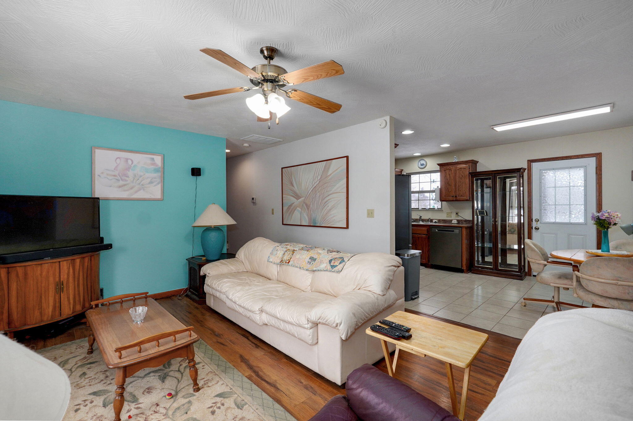 519 Wilson Way Property Photo 6