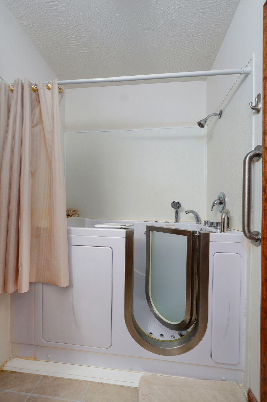 519 Wilson Way Property Photo 13