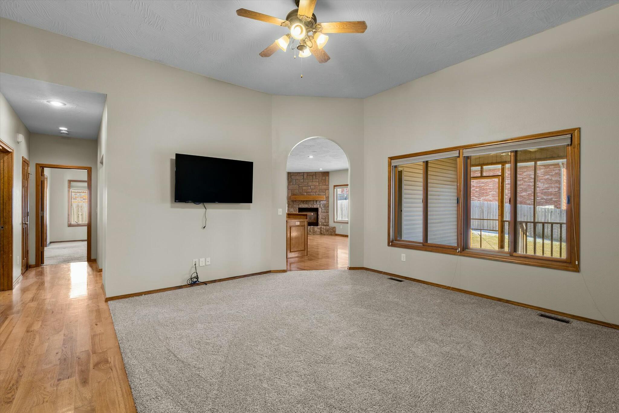 826 North Cedar Ridge Avenue Property Photo 3