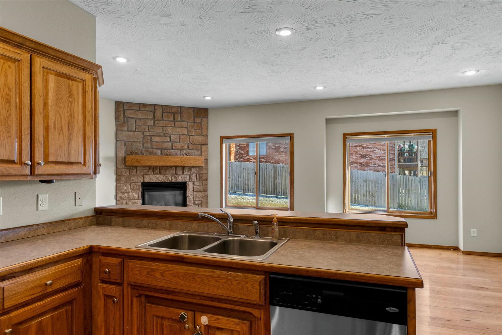 826 North Cedar Ridge Avenue Property Photo 8