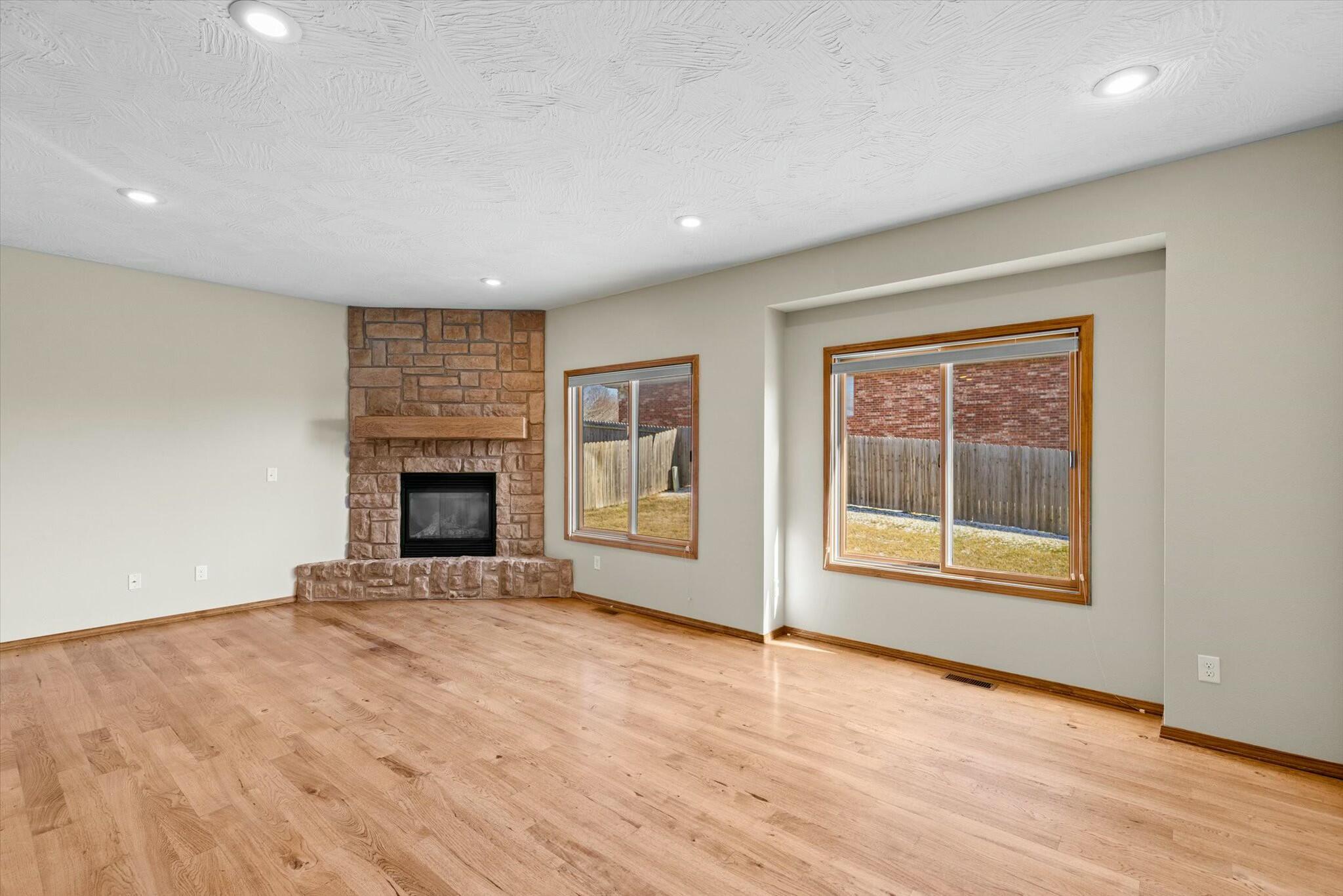 826 North Cedar Ridge Avenue Property Photo 9