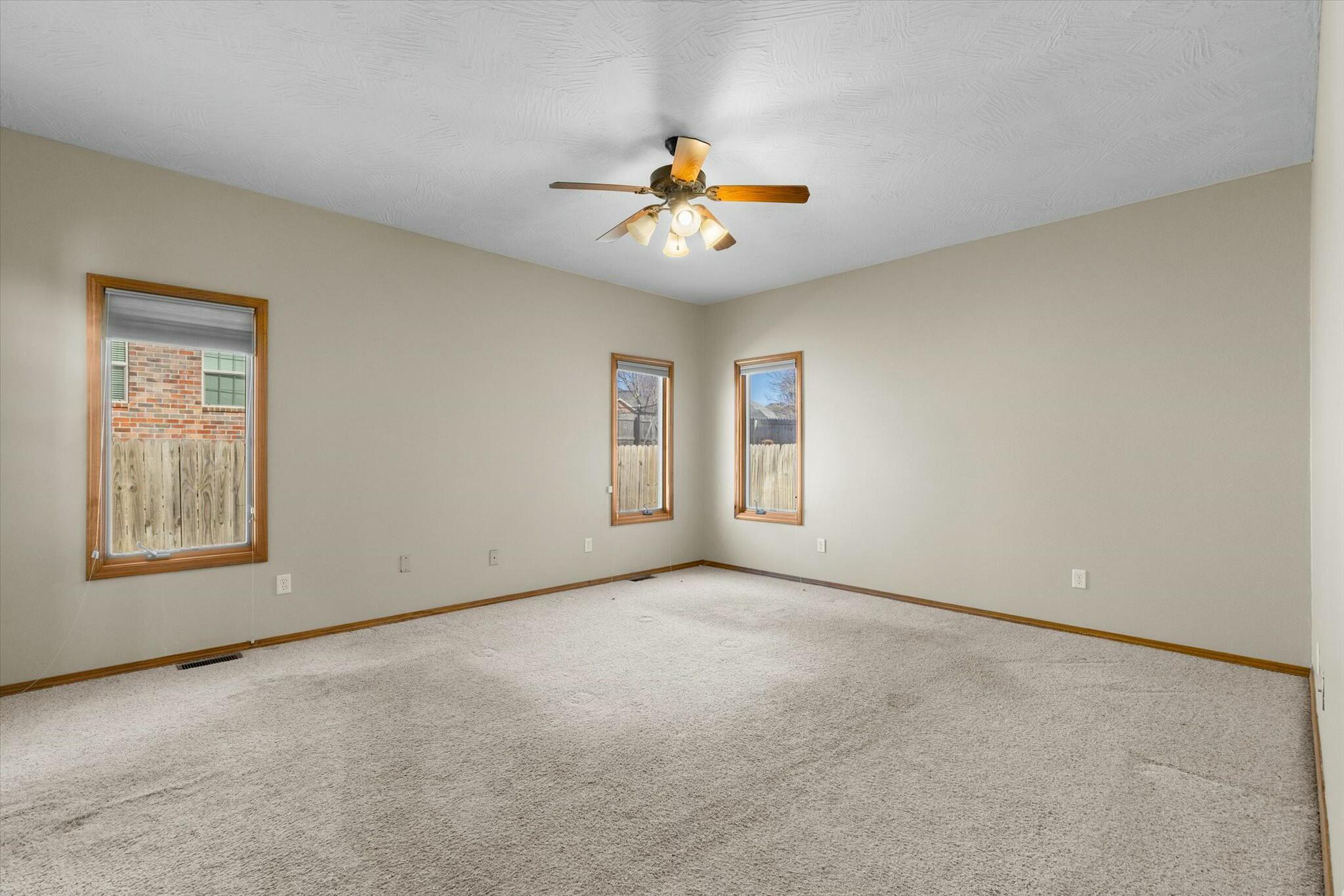 826 North Cedar Ridge Avenue Property Photo 12