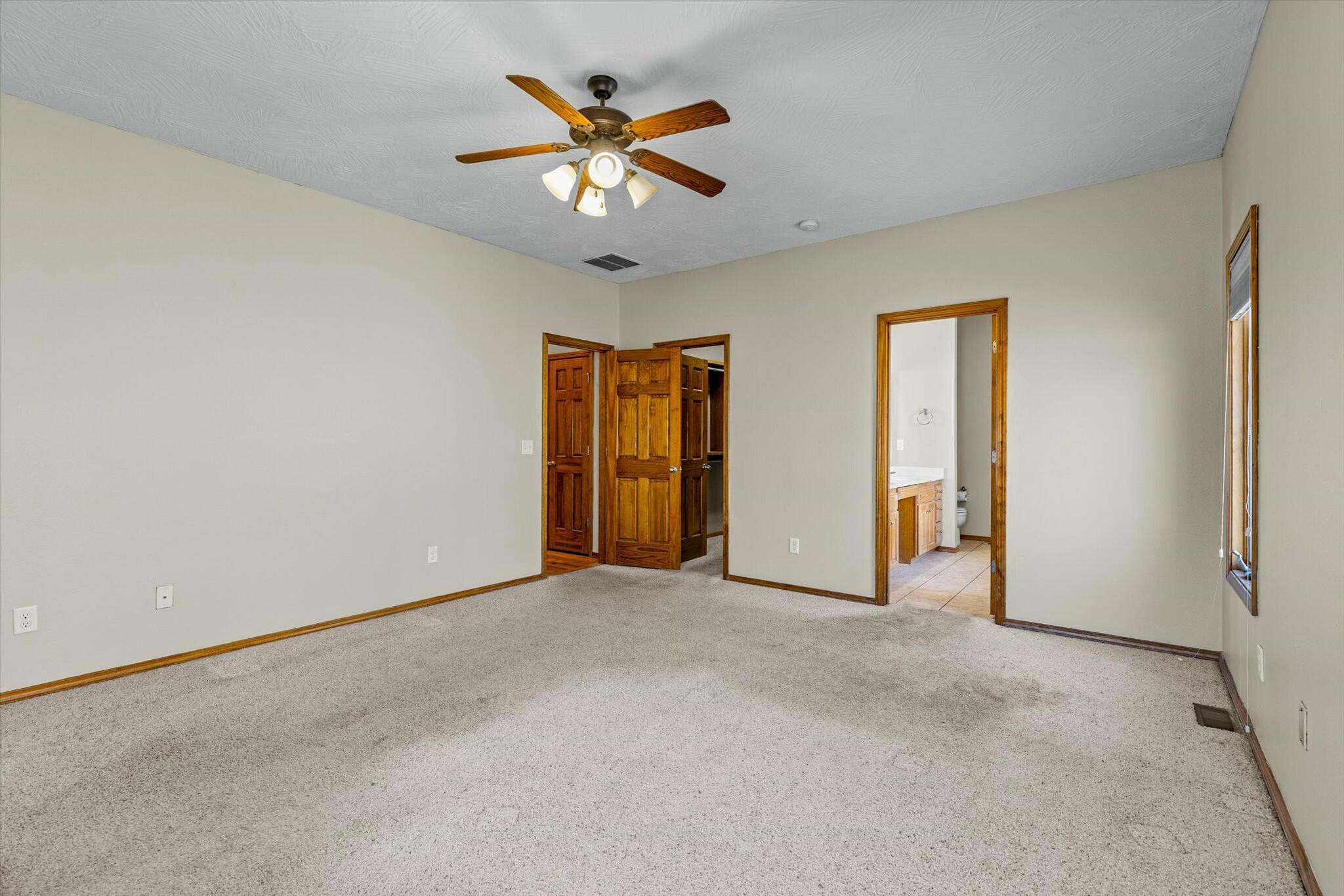 826 North Cedar Ridge Avenue Property Photo 13