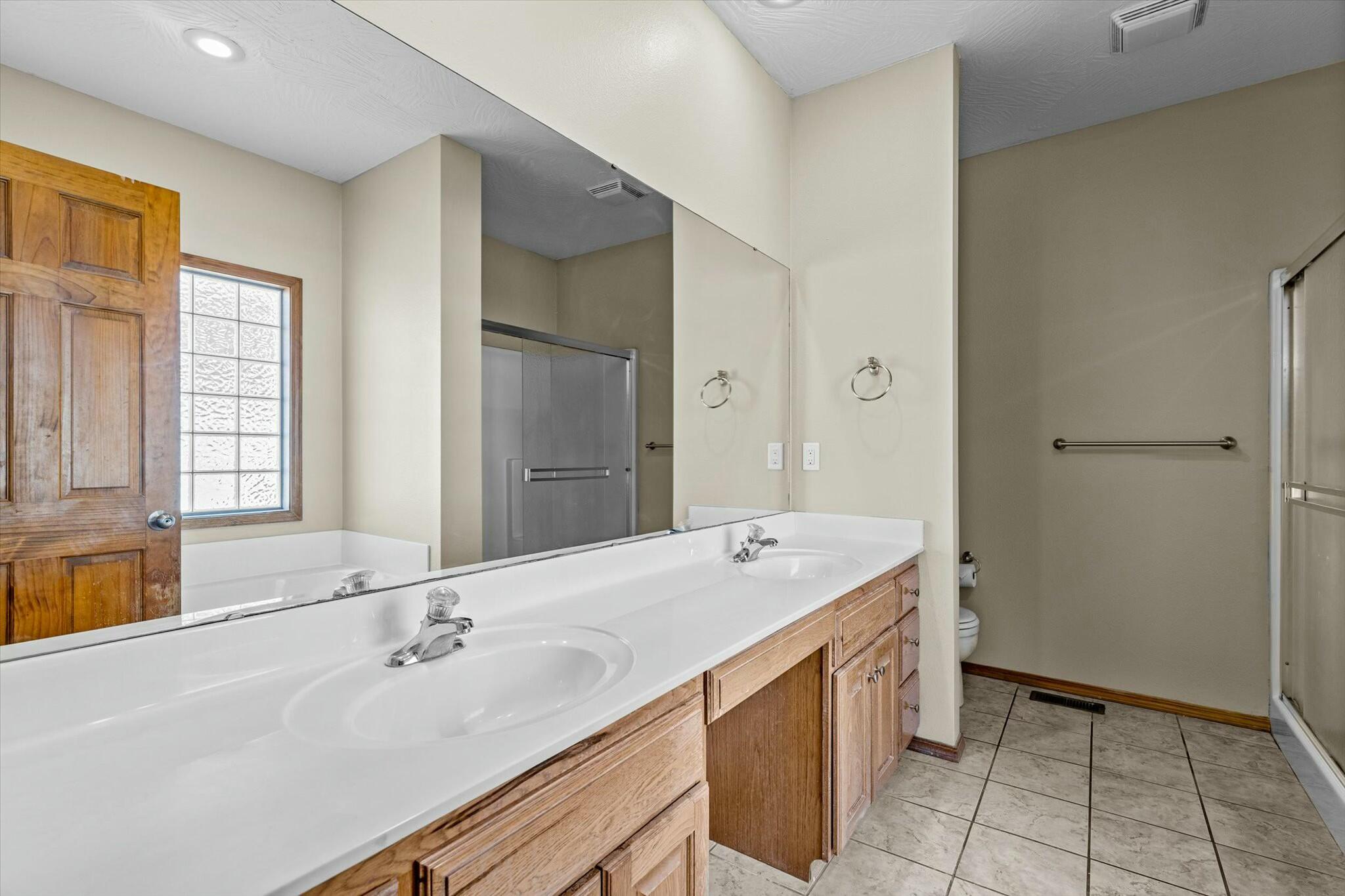 826 North Cedar Ridge Avenue Property Photo 14