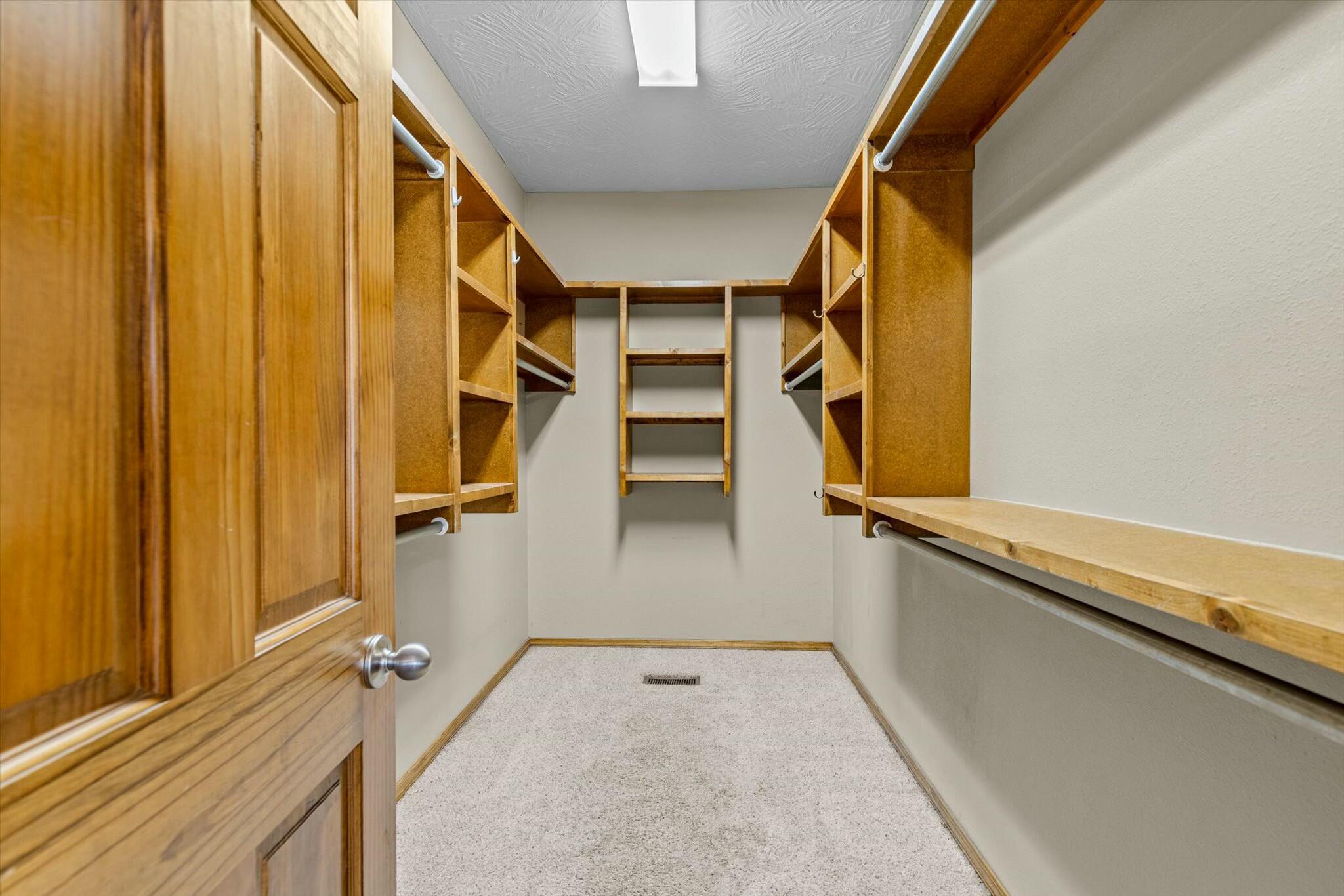 826 North Cedar Ridge Avenue Property Photo 16