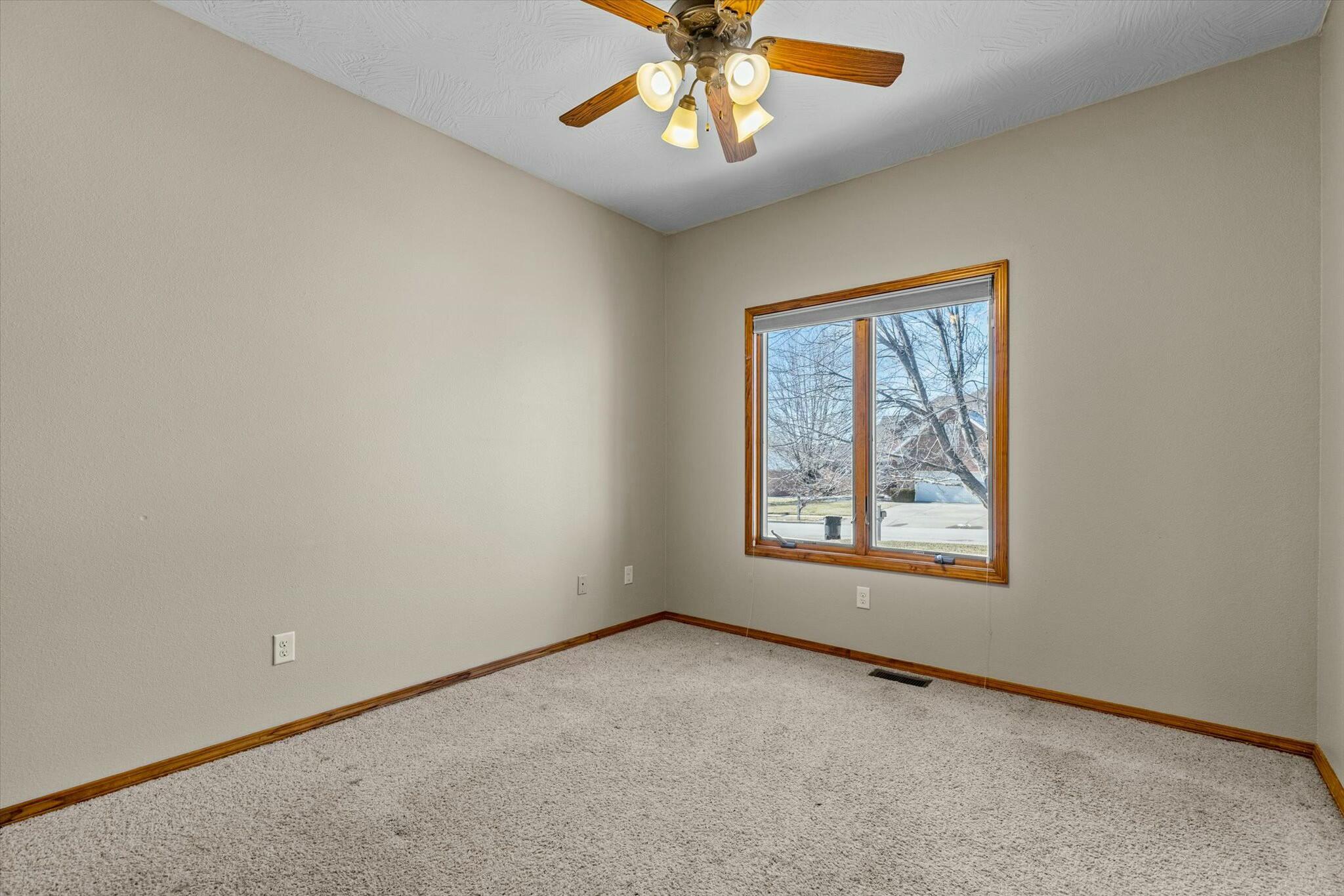 826 North Cedar Ridge Avenue Property Photo 17