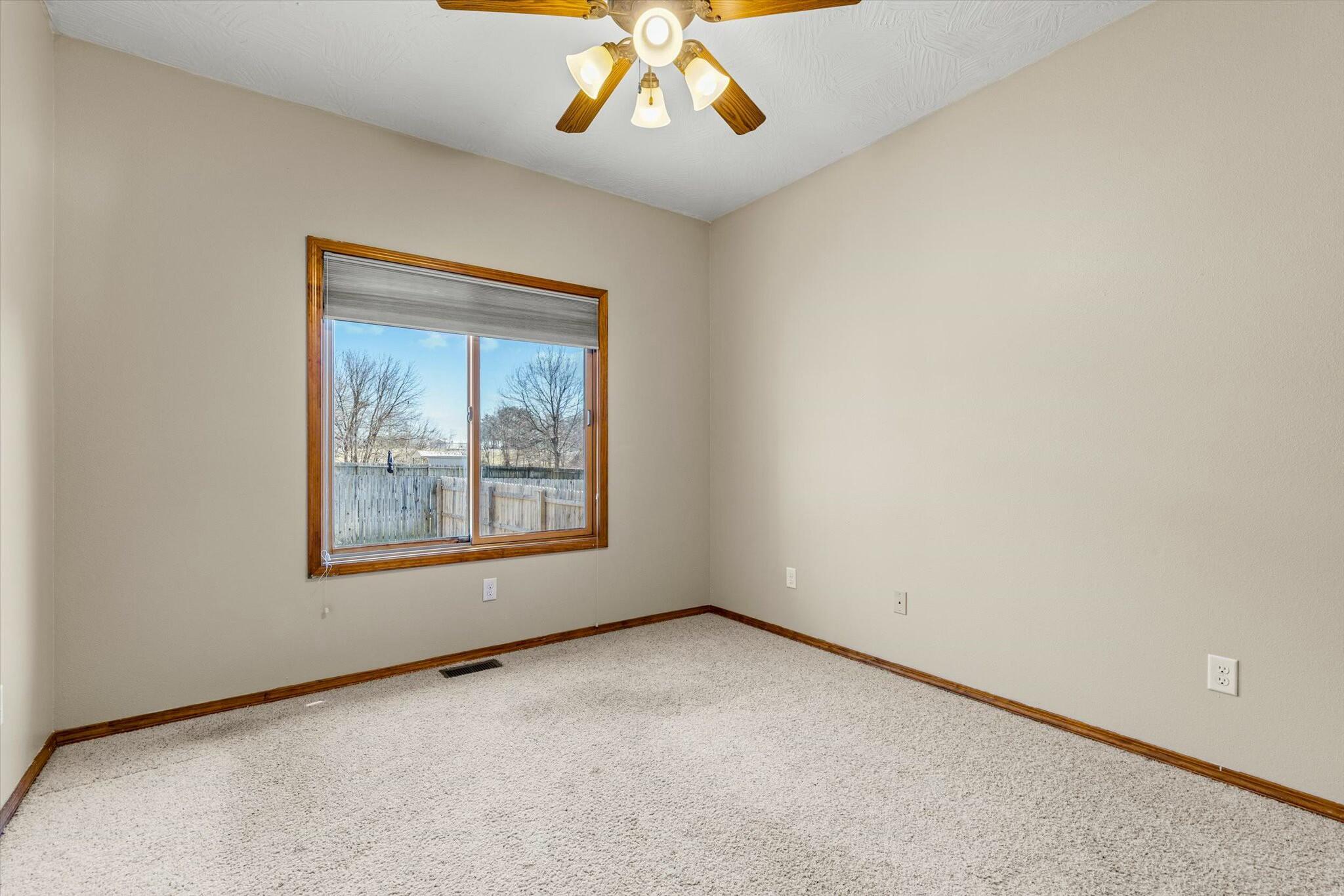 826 North Cedar Ridge Avenue Property Photo 19