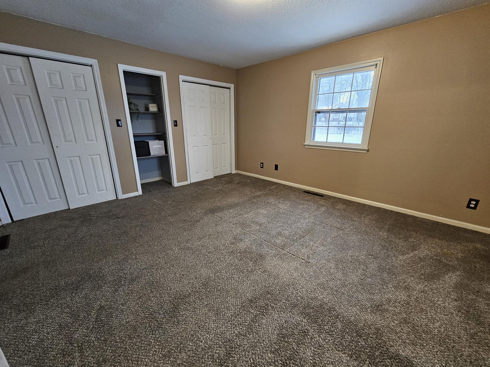 902 Warwick Court Property Photo 11