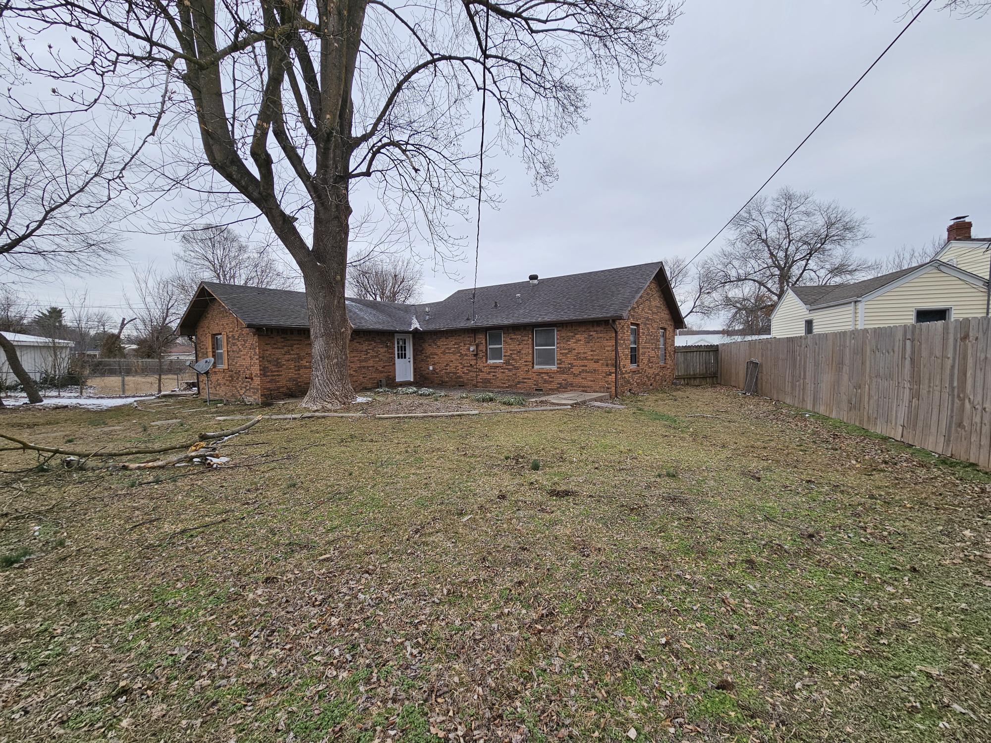 902 Warwick Court Property Photo 13