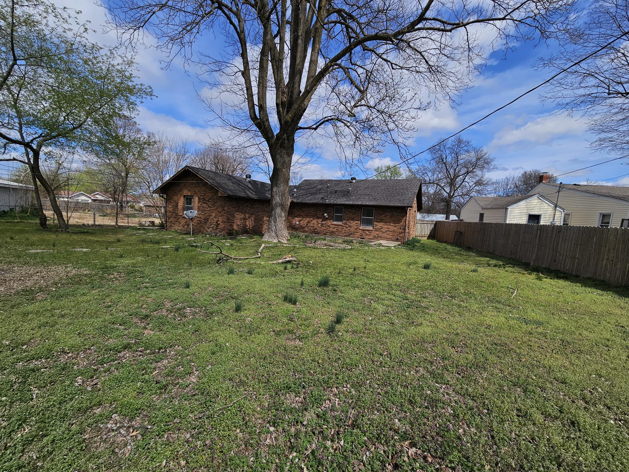 902 Warwick Court Property Photo 15